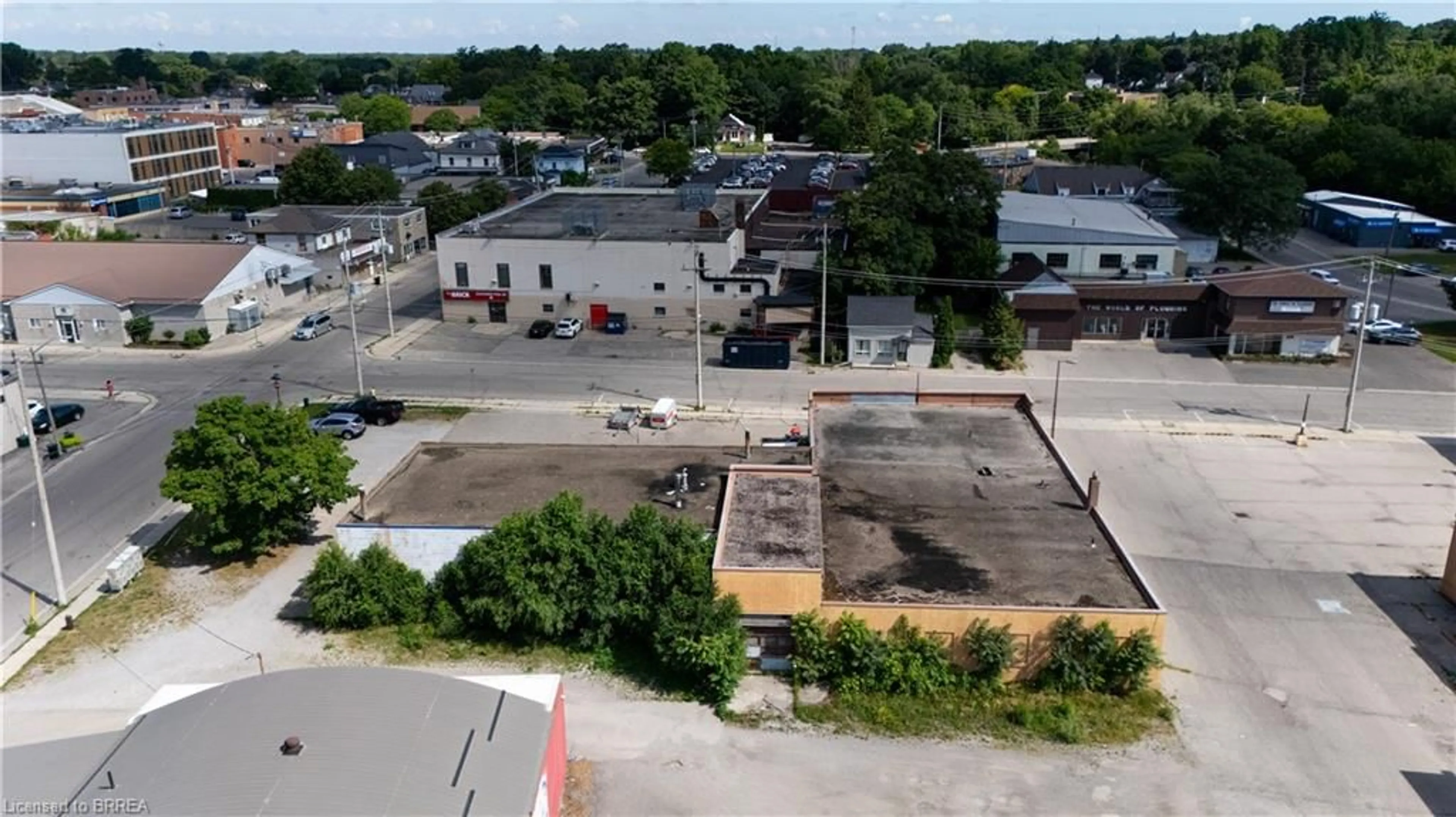 A pic from outside/outdoor area/front of a property/back of a property/a pic from drone, building for 70 Water St, Simcoe Ontario N3Y 1R1