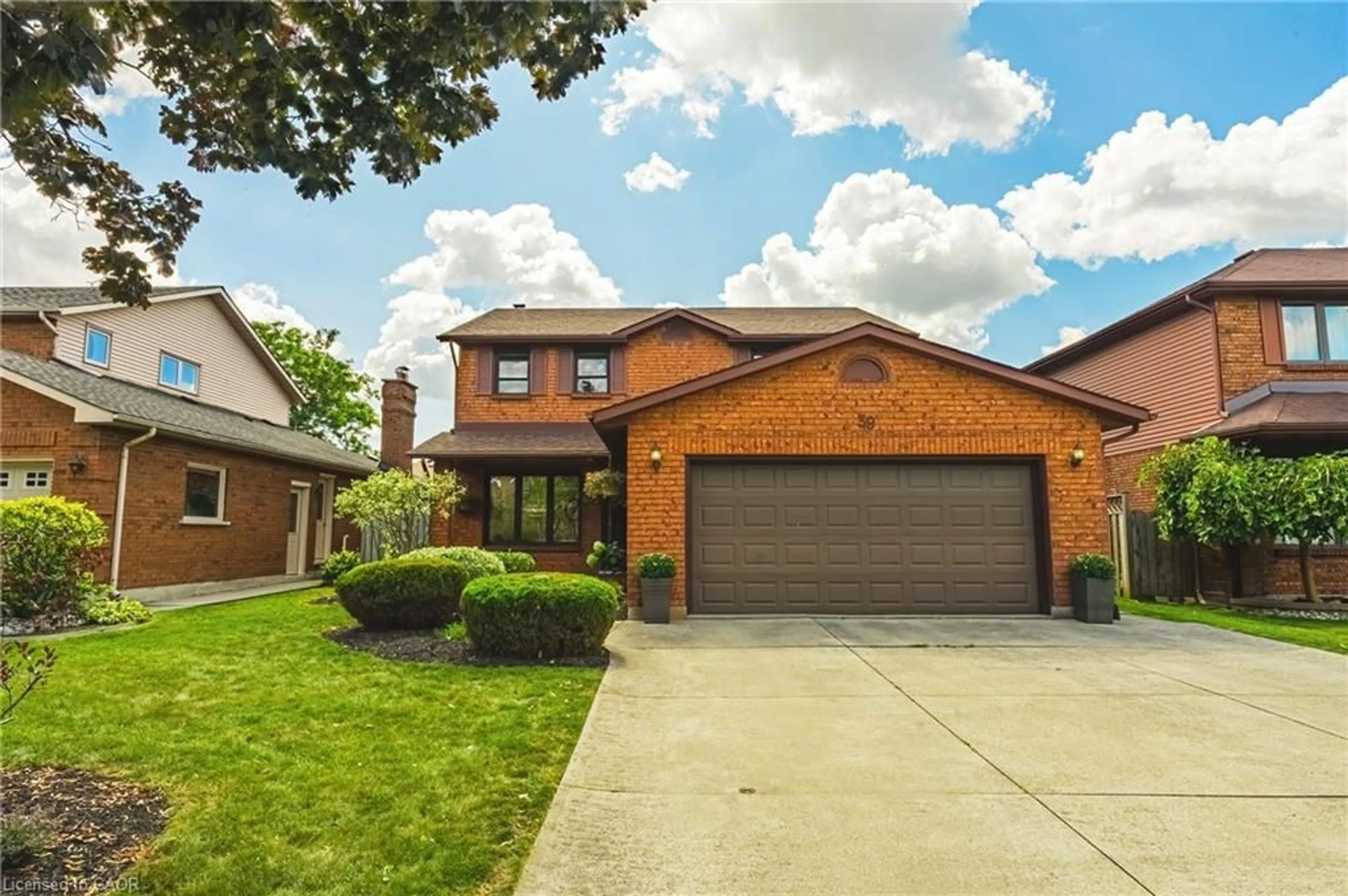 Home with brick exterior material, street for 39 Parkwood Cres, Hamilton Ontario L8V 4Z9