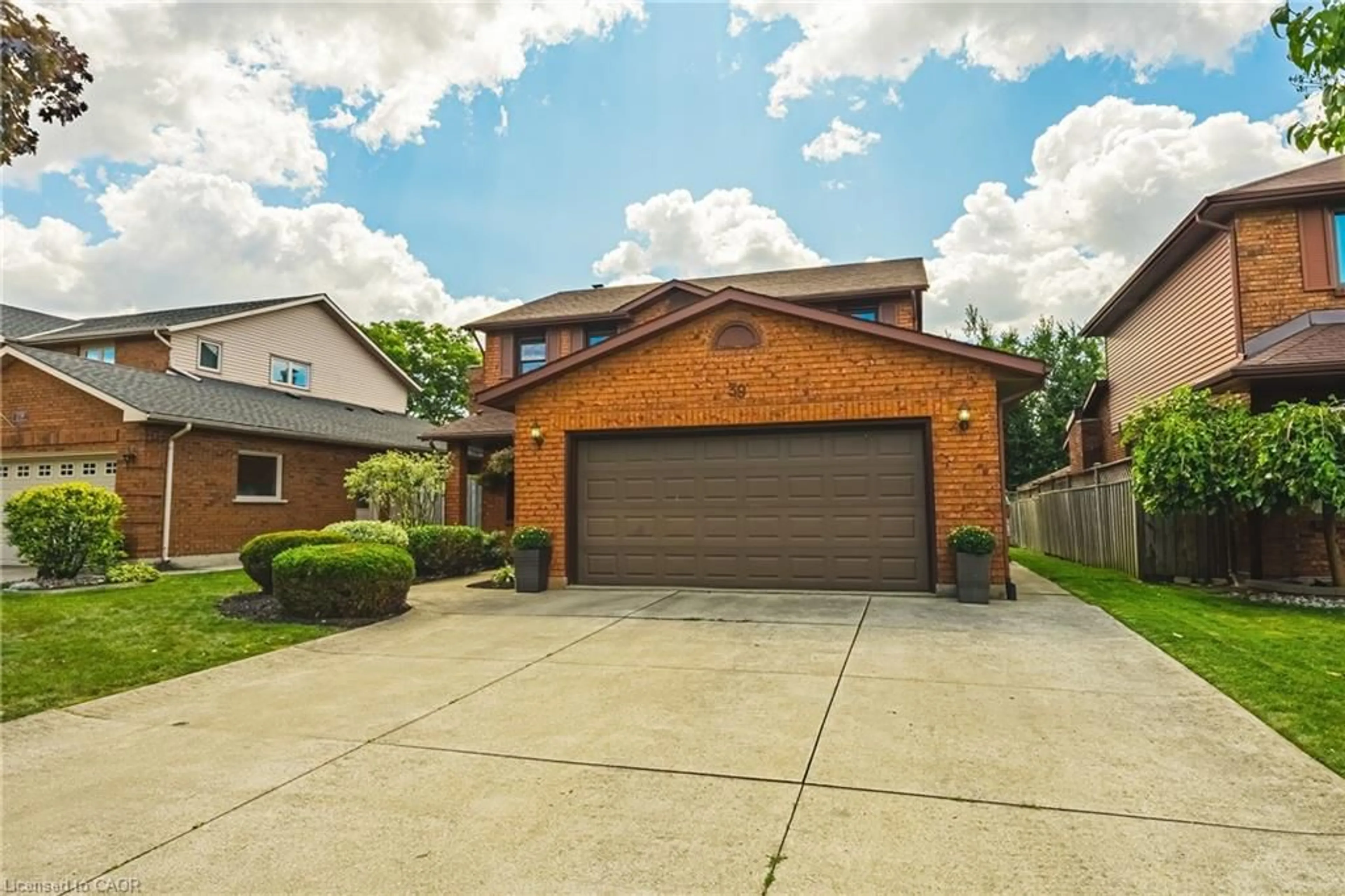 Home with brick exterior material, street for 39 Parkwood Cres, Hamilton Ontario L8V 4Z9