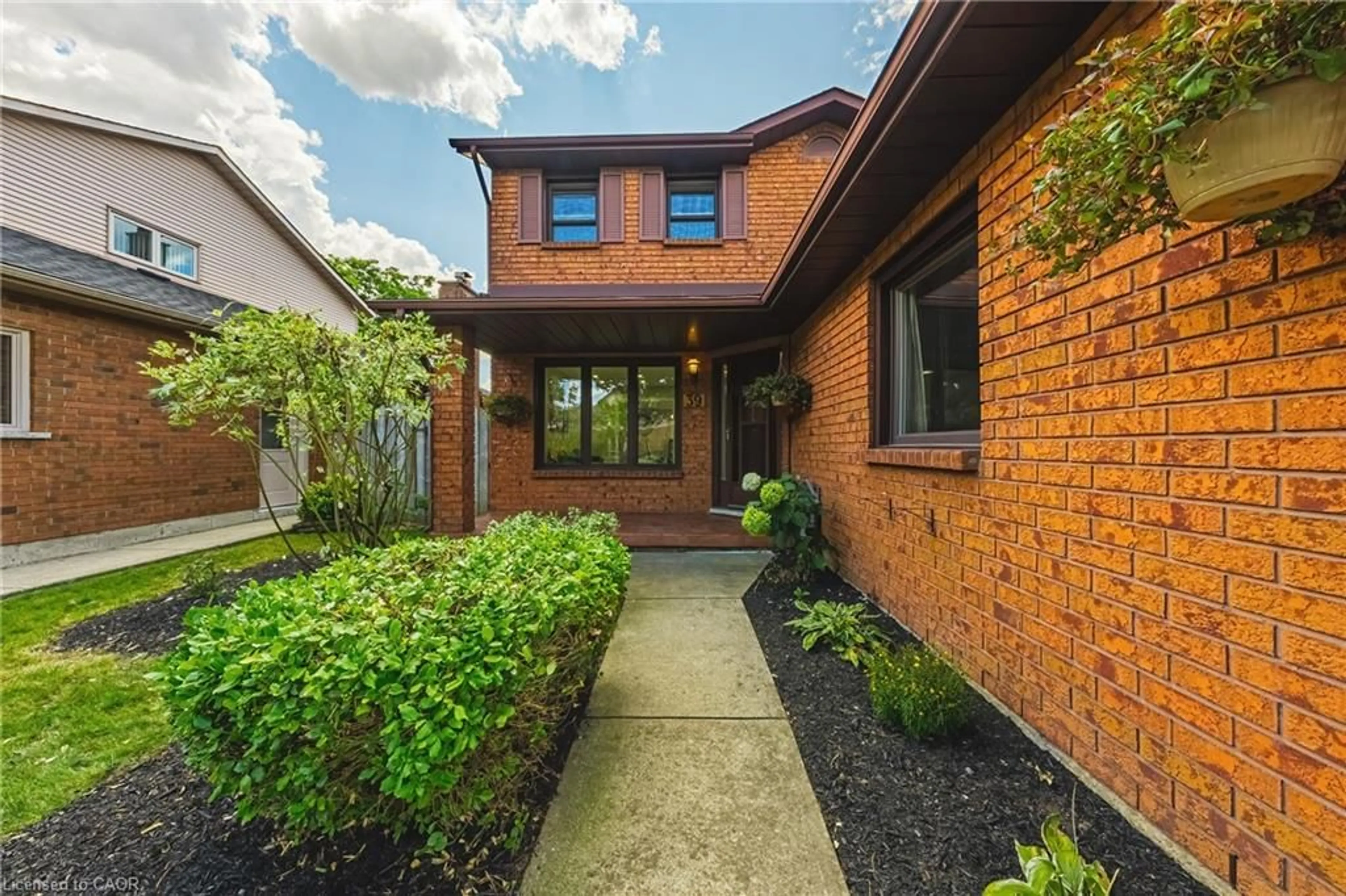 Home with brick exterior material, street for 39 Parkwood Cres, Hamilton Ontario L8V 4Z9