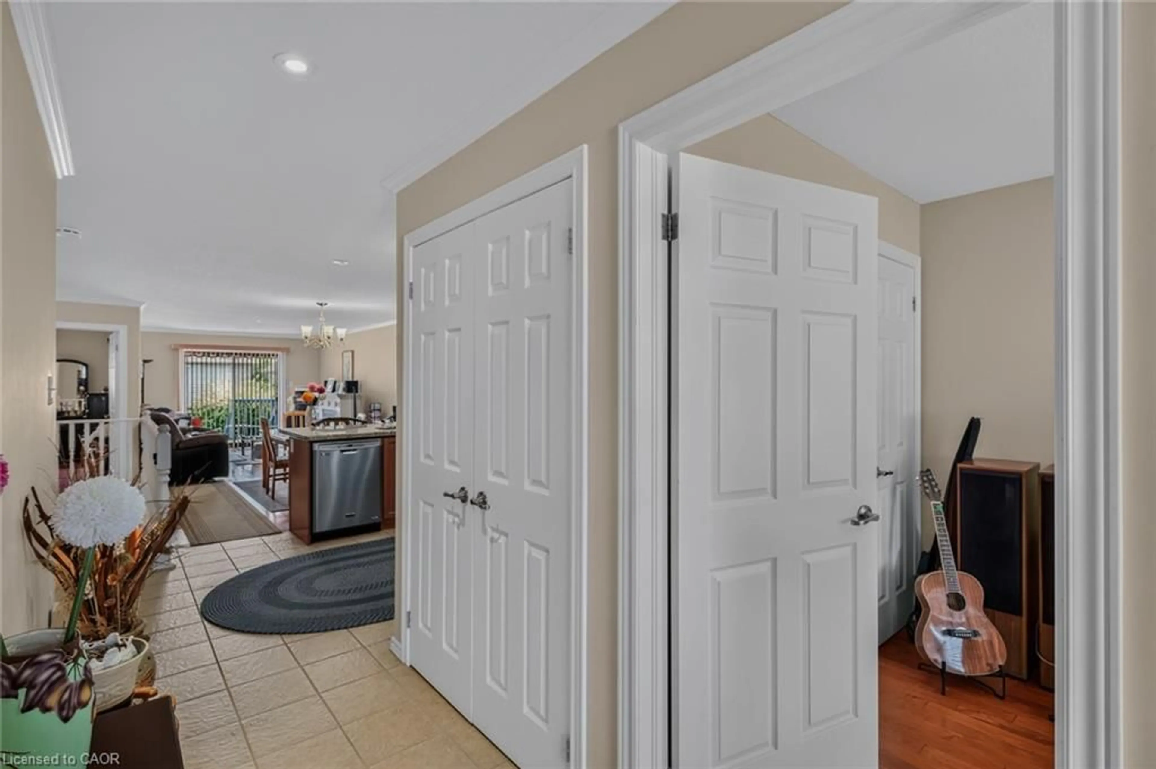 Indoor entryway for 49 Millcroft Dr, Simcoe Ontario N3Y 0B1