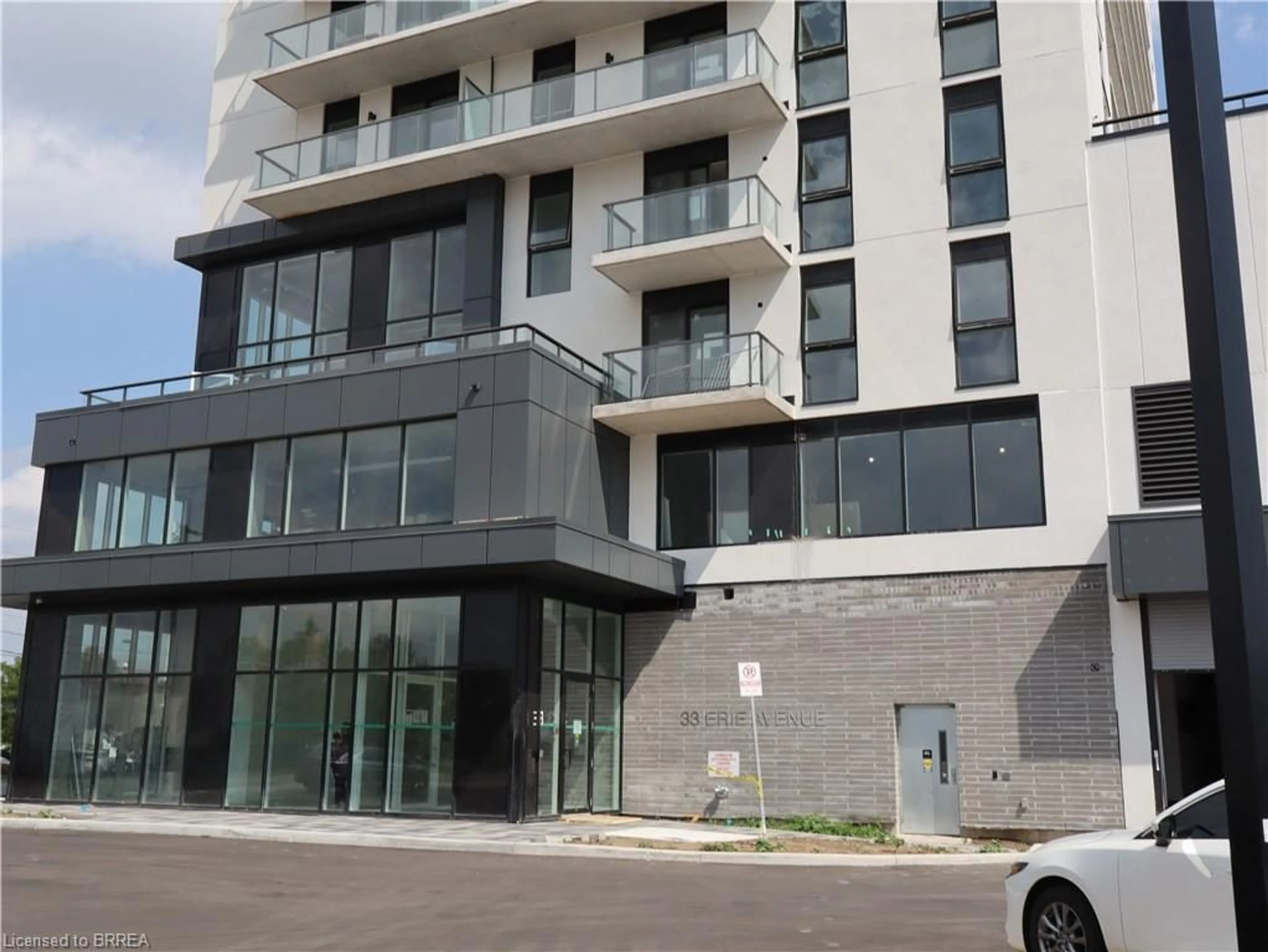 Indoor foyer for 33 Erie Ave #1411, Brantford Ontario N3S 2E7