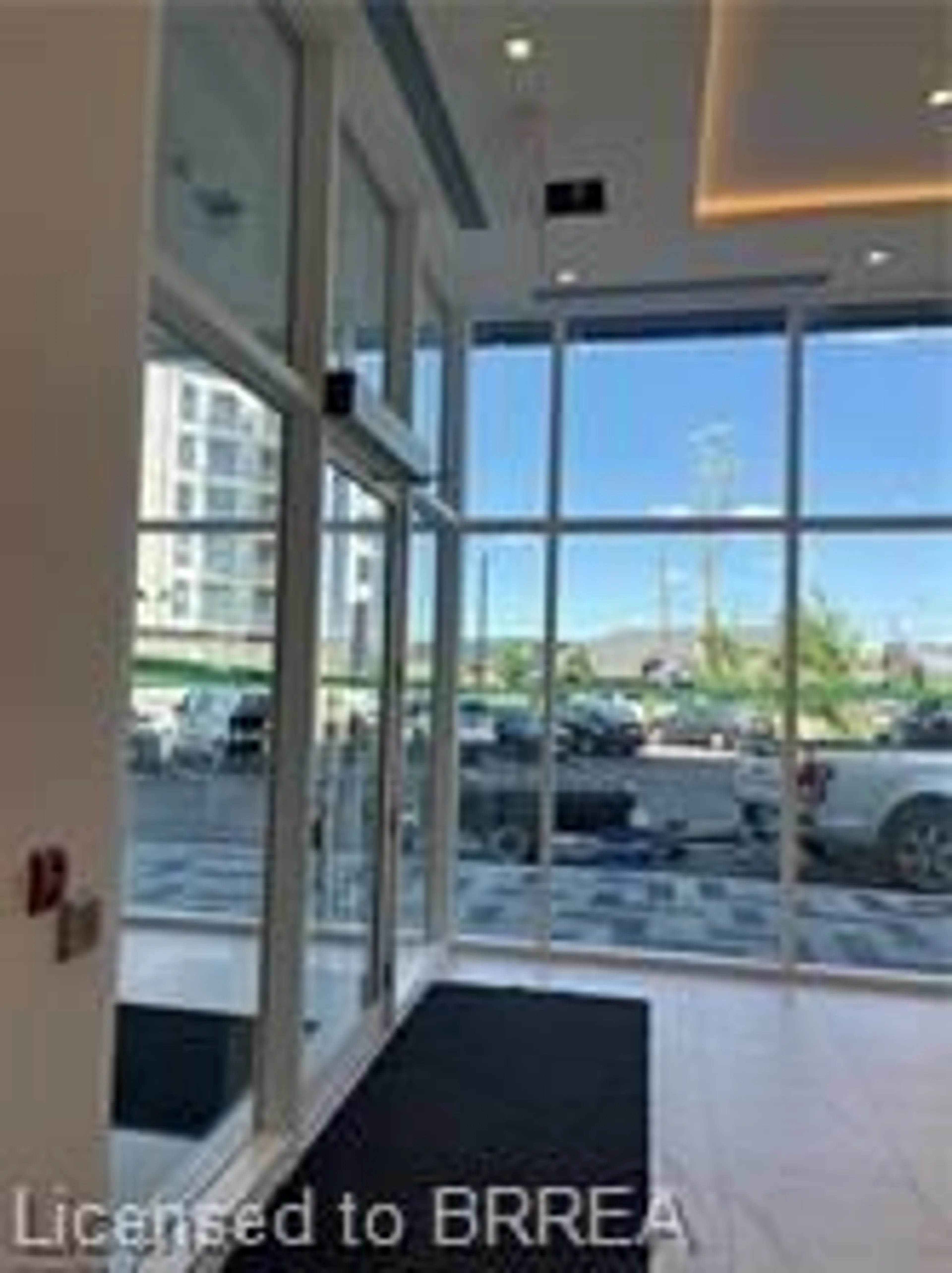 Indoor foyer for 33 Erie Ave #1411, Brantford Ontario N3S 2E7