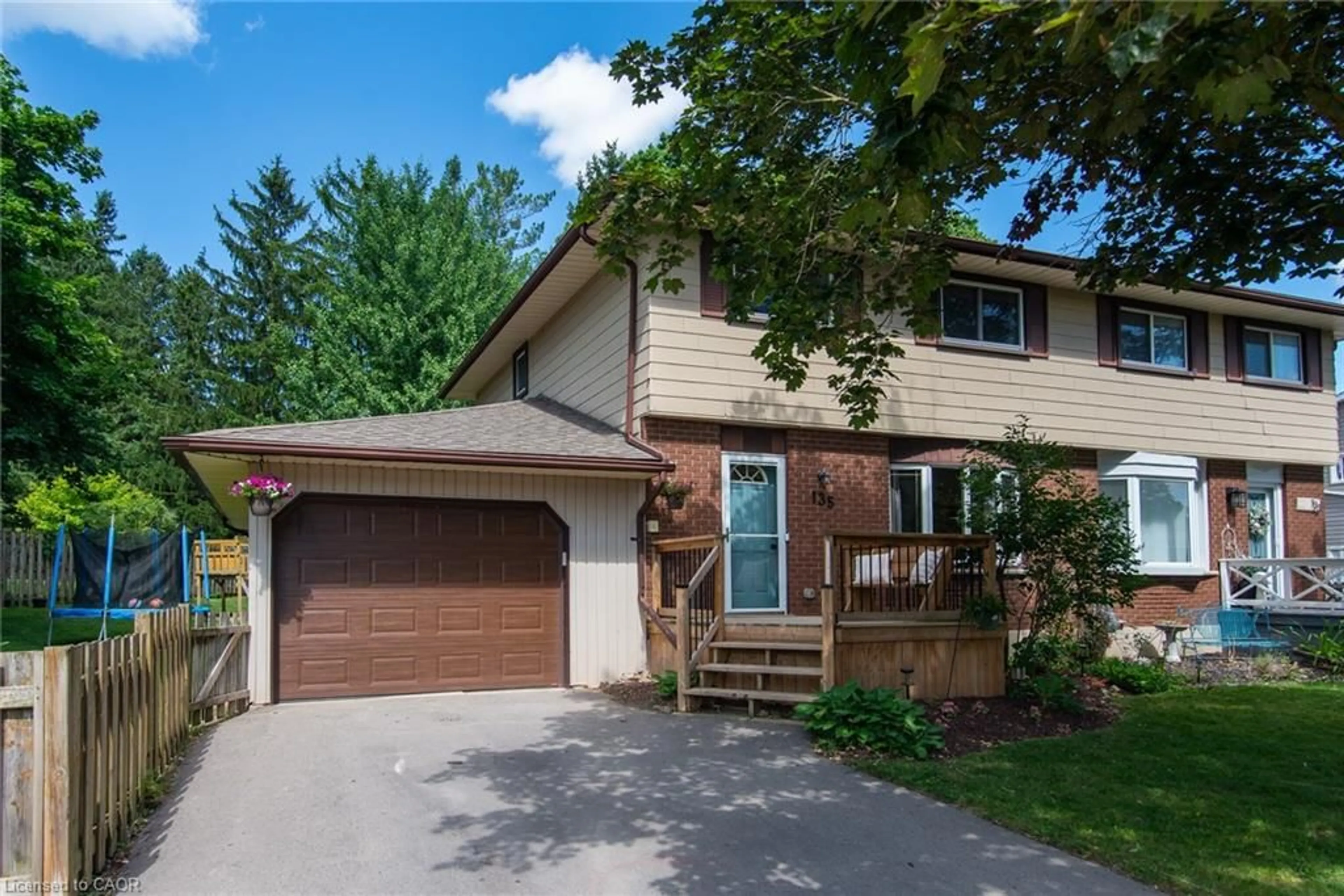 Home with vinyl exterior material, street for 135 Conestoga Rd, New Hamburg Ontario N3A 2B5