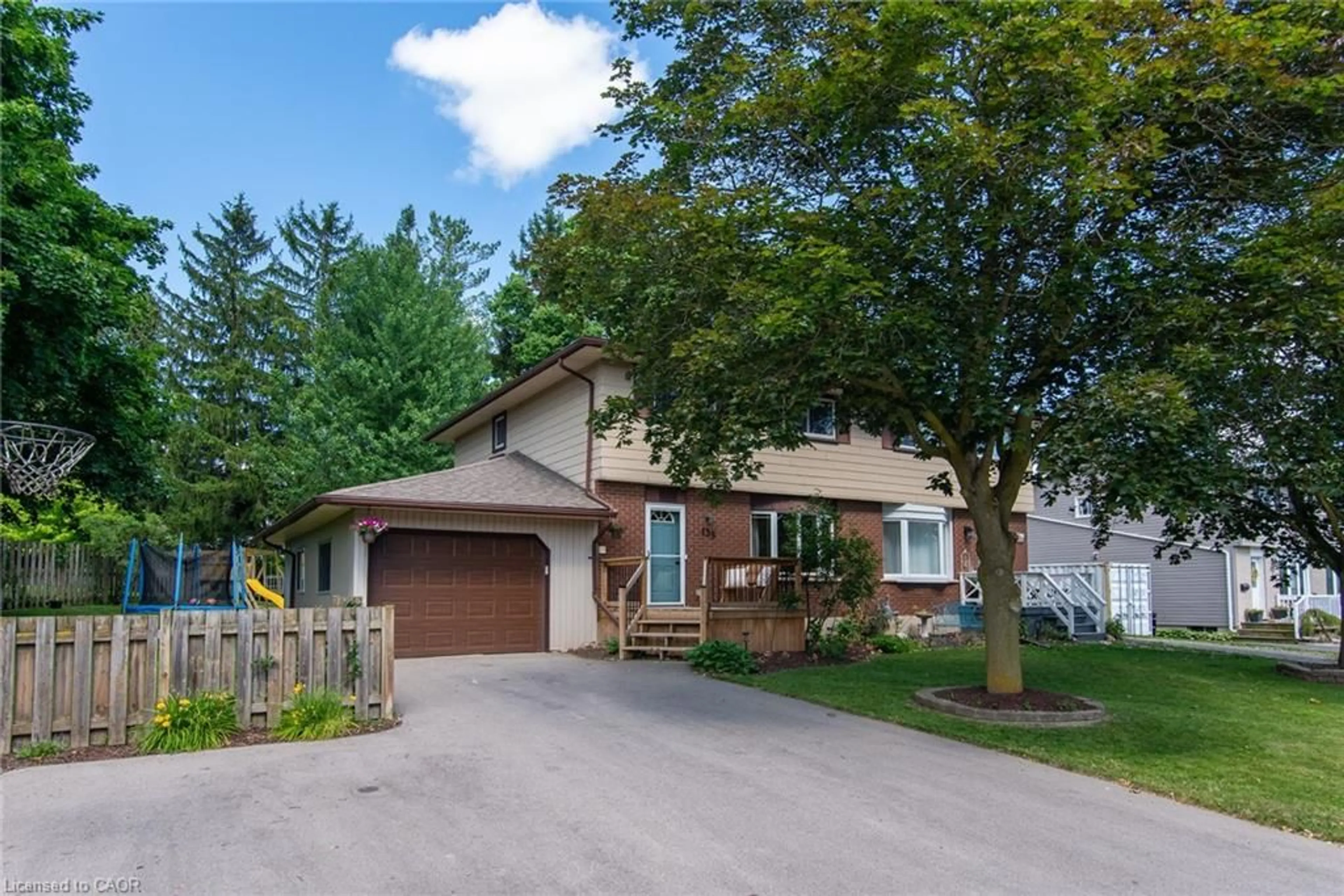 Home with vinyl exterior material, street for 135 Conestoga Rd, New Hamburg Ontario N3A 2B5