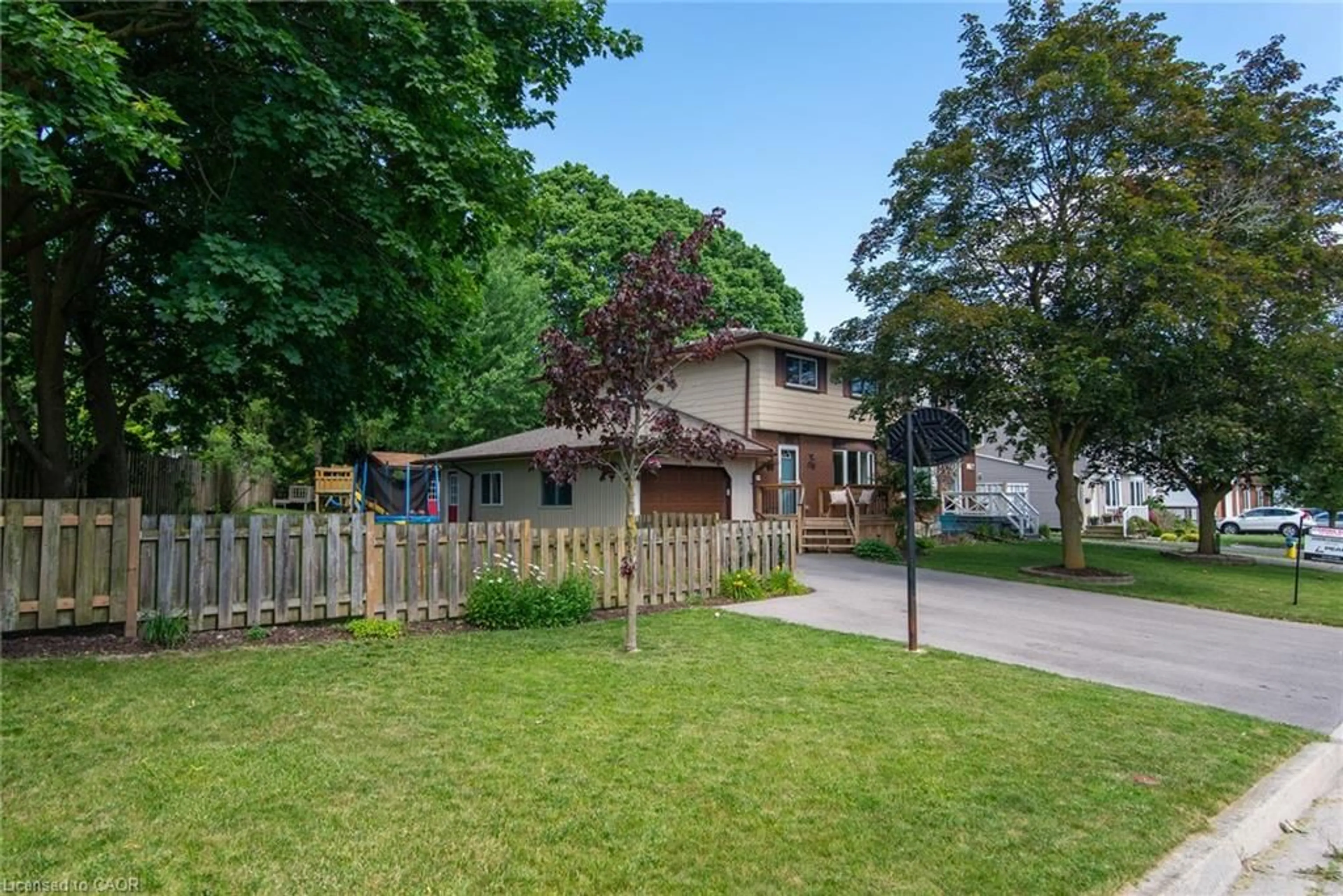 A pic from outside/outdoor area/front of a property/back of a property/a pic from drone, street for 135 Conestoga Rd, New Hamburg Ontario N3A 2B5
