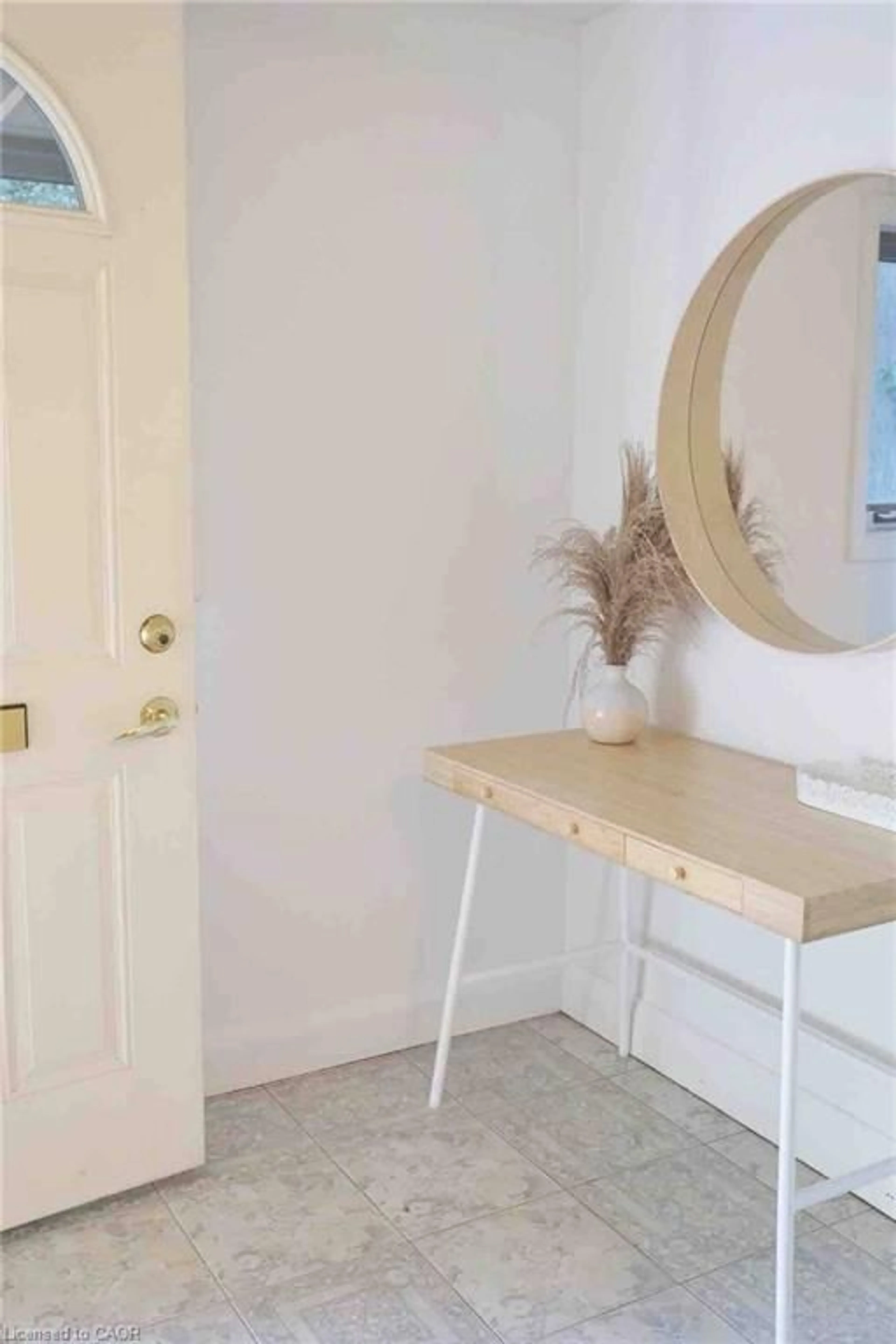 Indoor entryway for 919 Montgomery Dr, Ancaster Ontario L9G 3H6