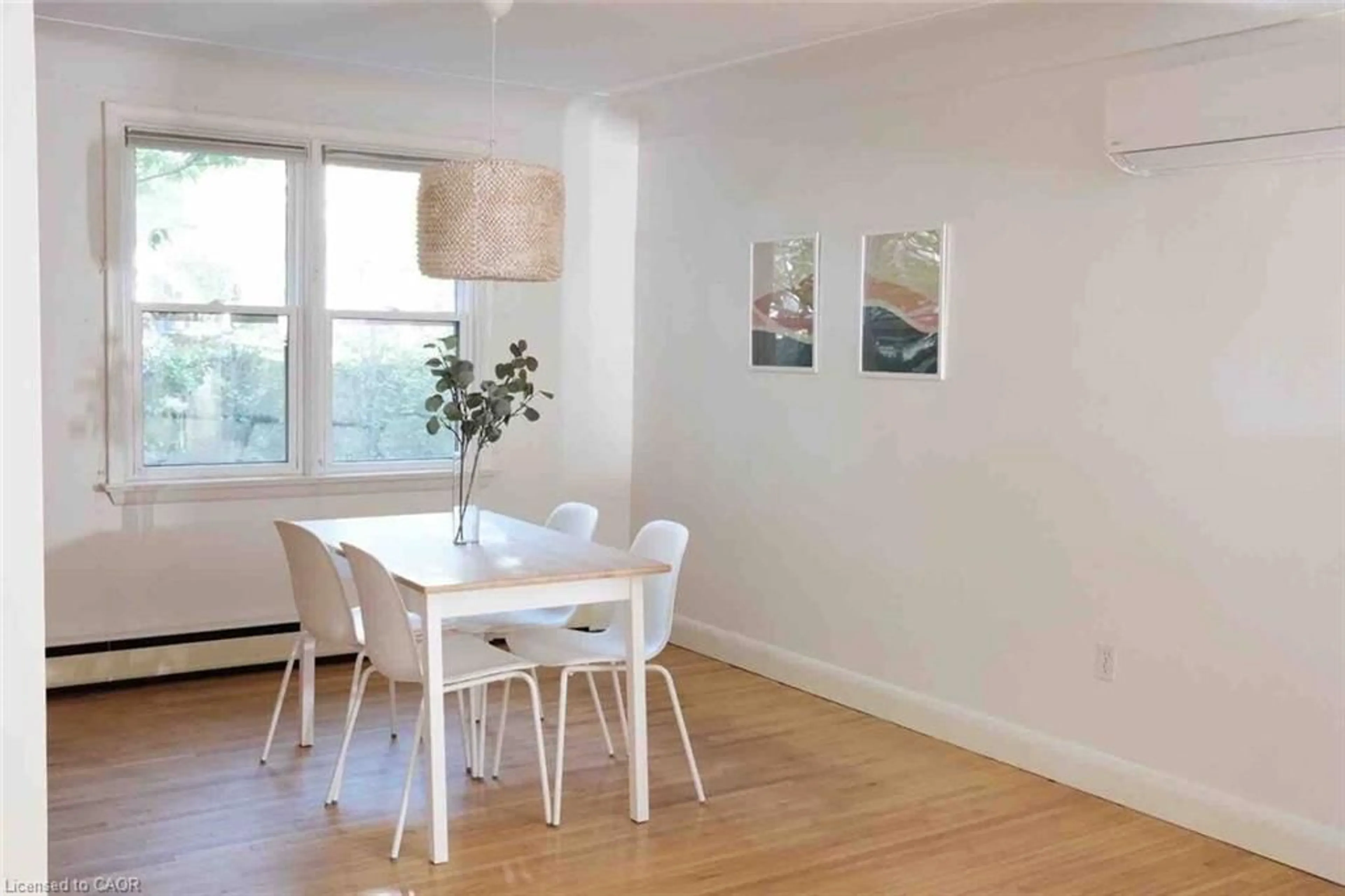 Dining room, wood/laminate floor for 919 Montgomery Dr, Ancaster Ontario L9G 3H6