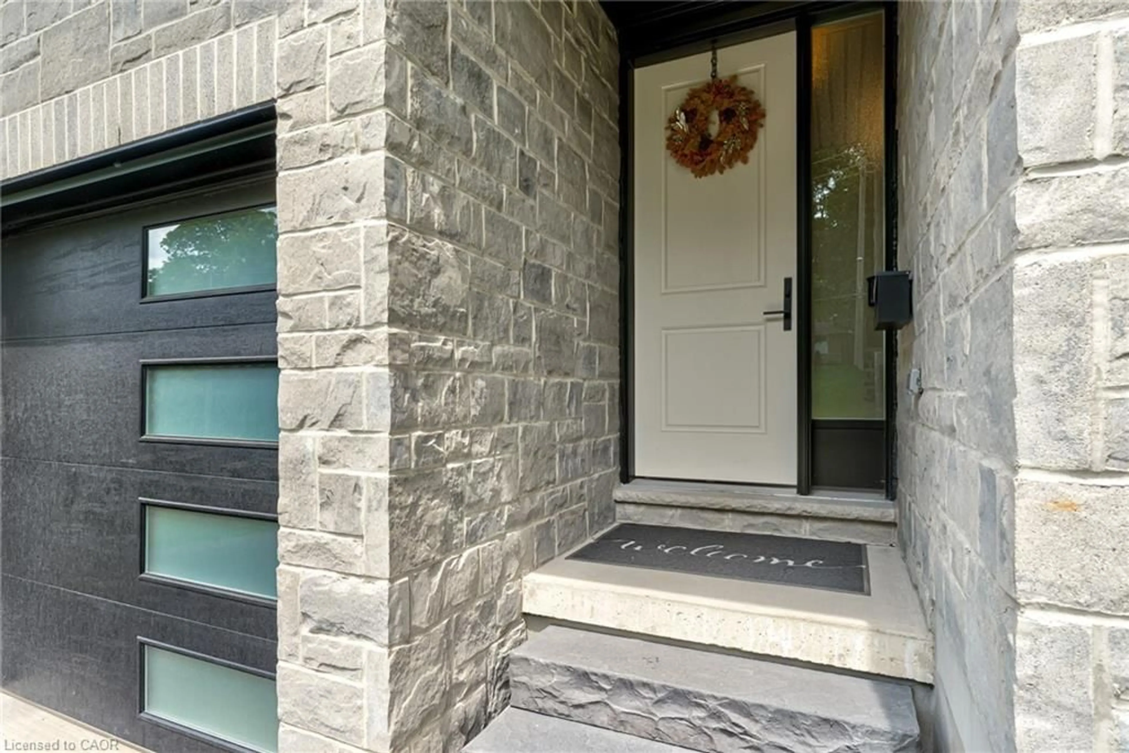 Indoor entryway for 90 Margaret Ave #A, Waterloo Ontario N2J 3P9