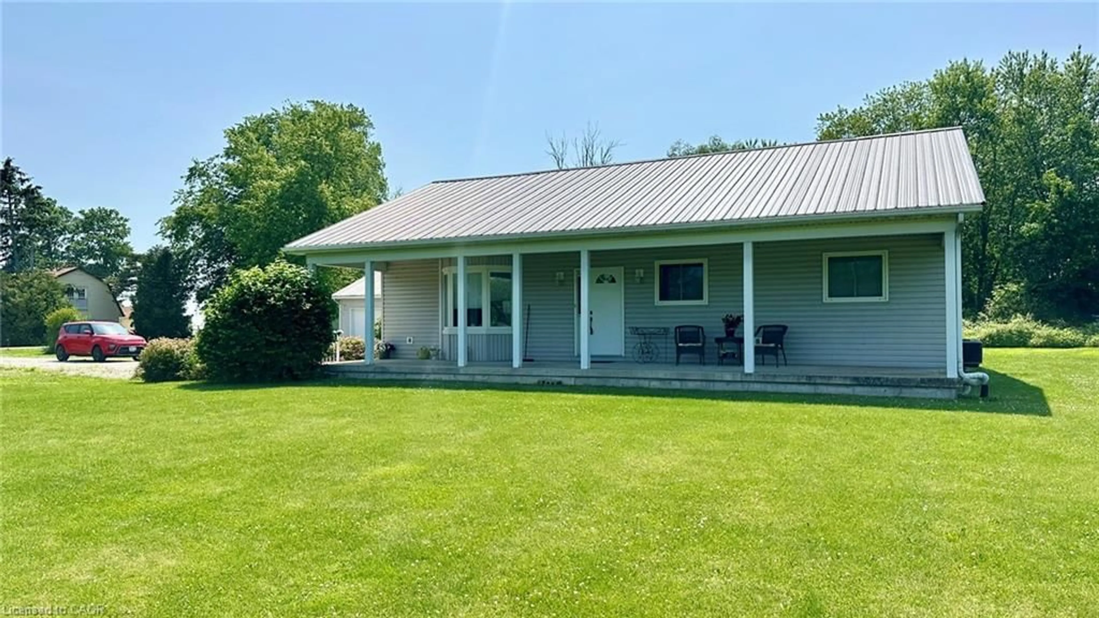 A pic from outside/outdoor area/front of a property/back of a property/a pic from drone, unknown for 418 Lakeshore Rd, Selkirk Ontario N0A 1P0