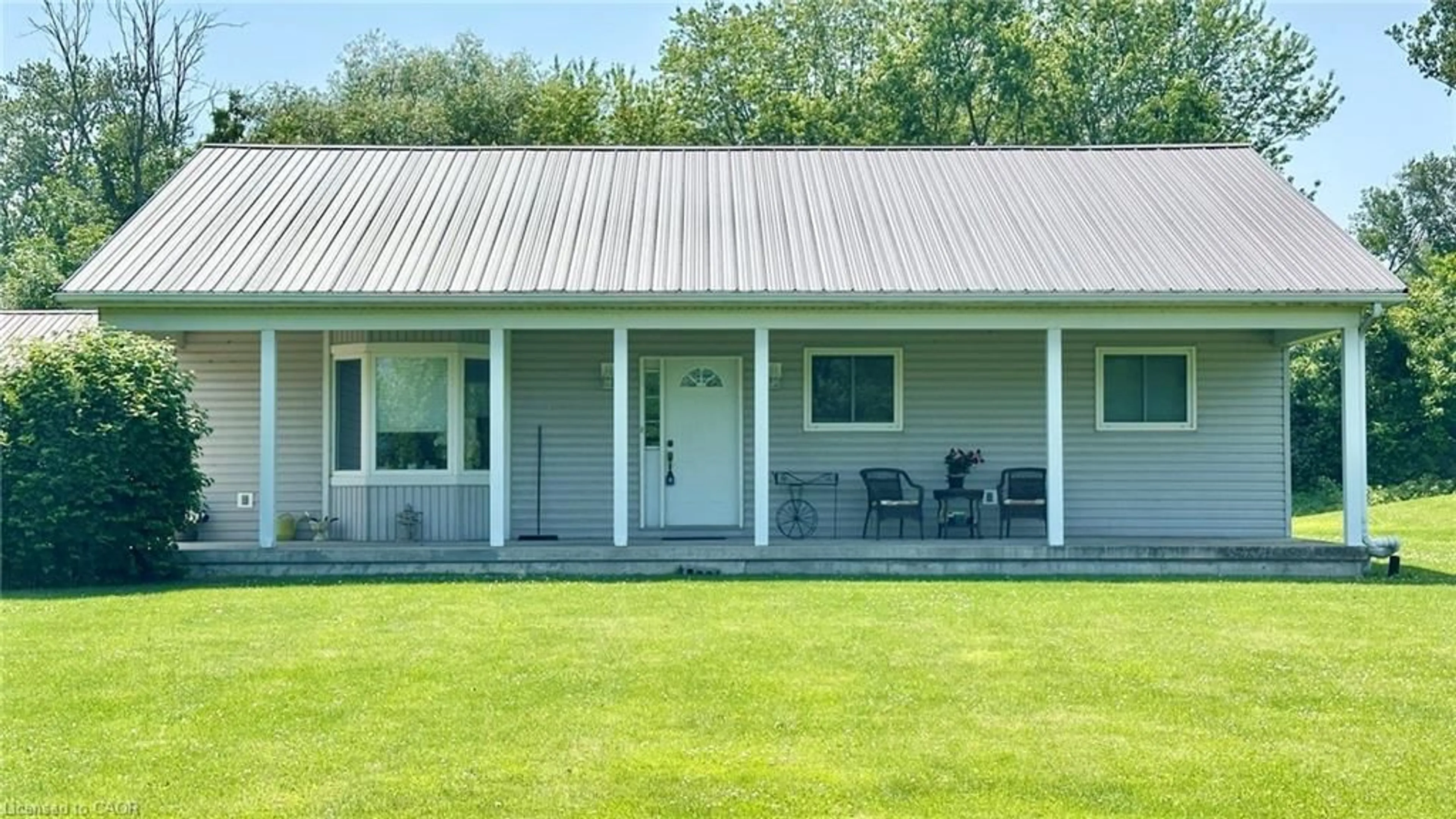 Home with vinyl exterior material, building for 418 Lakeshore Rd, Selkirk Ontario N0A 1P0