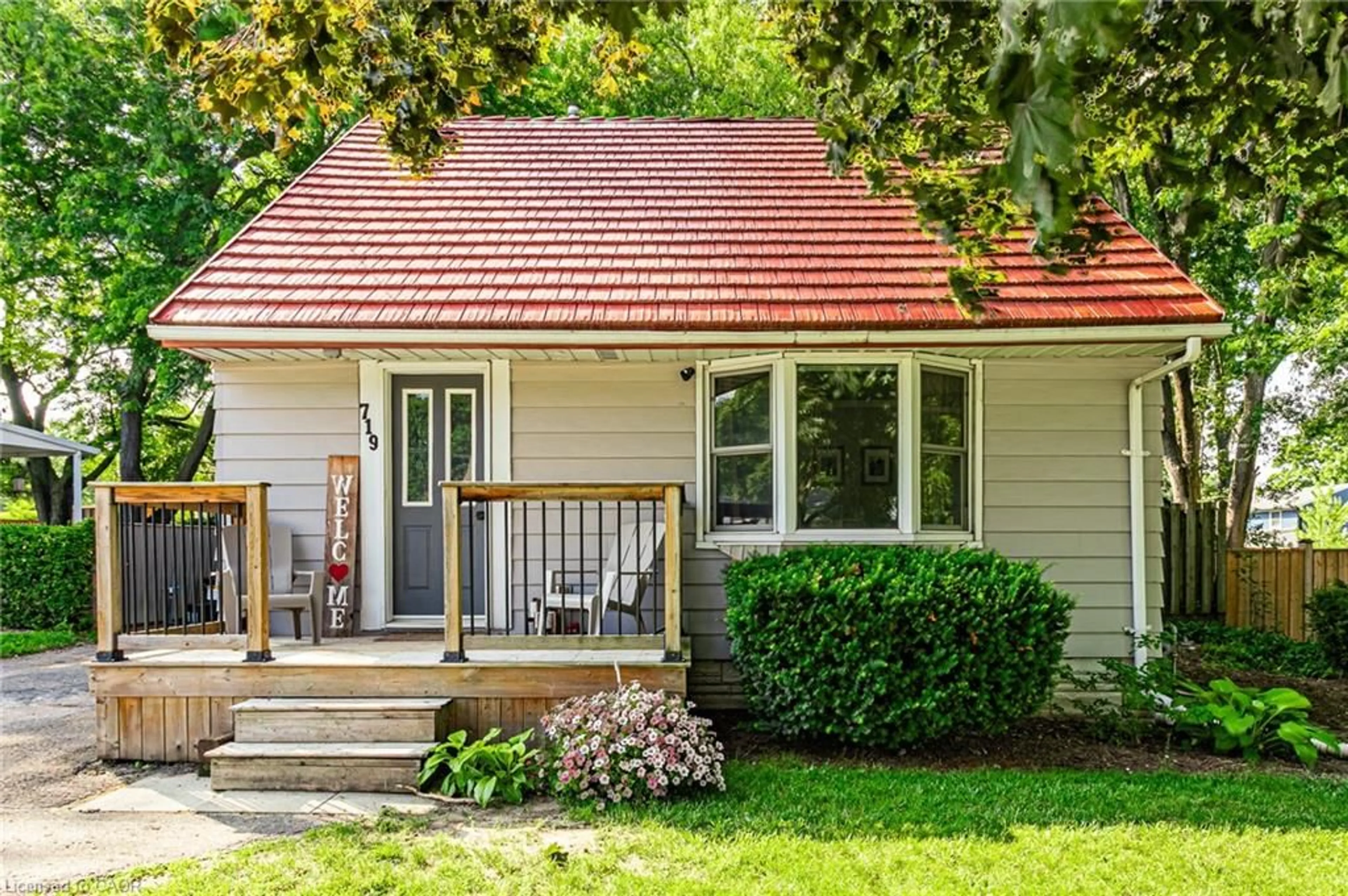 Home with vinyl exterior material, street for 719 Lancaster St, Woodstock Ontario N4S 5N3