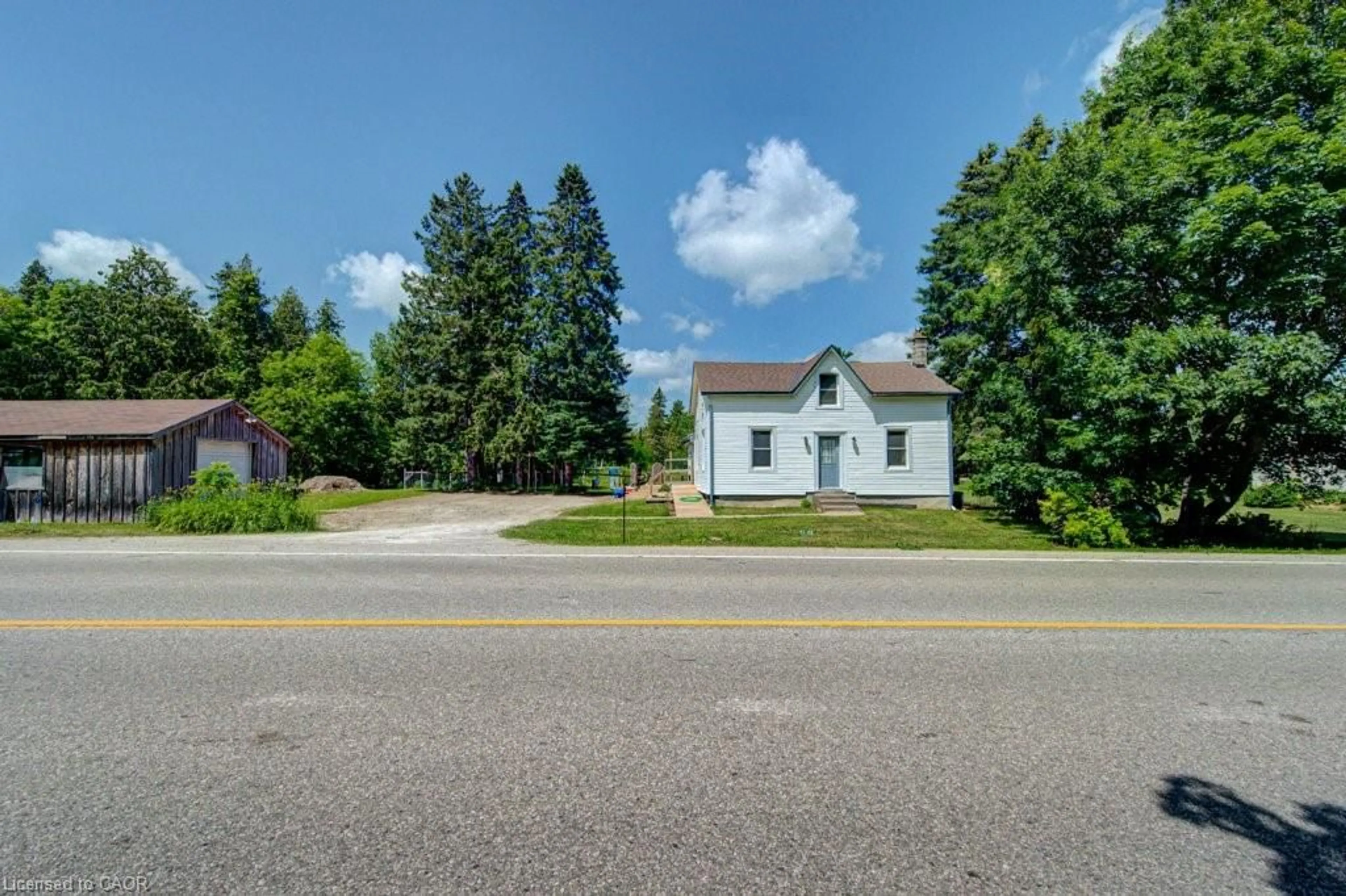 A pic from outside/outdoor area/front of a property/back of a property/a pic from drone, street for 154 Evert St, Rockwood Ontario N0B 2K0