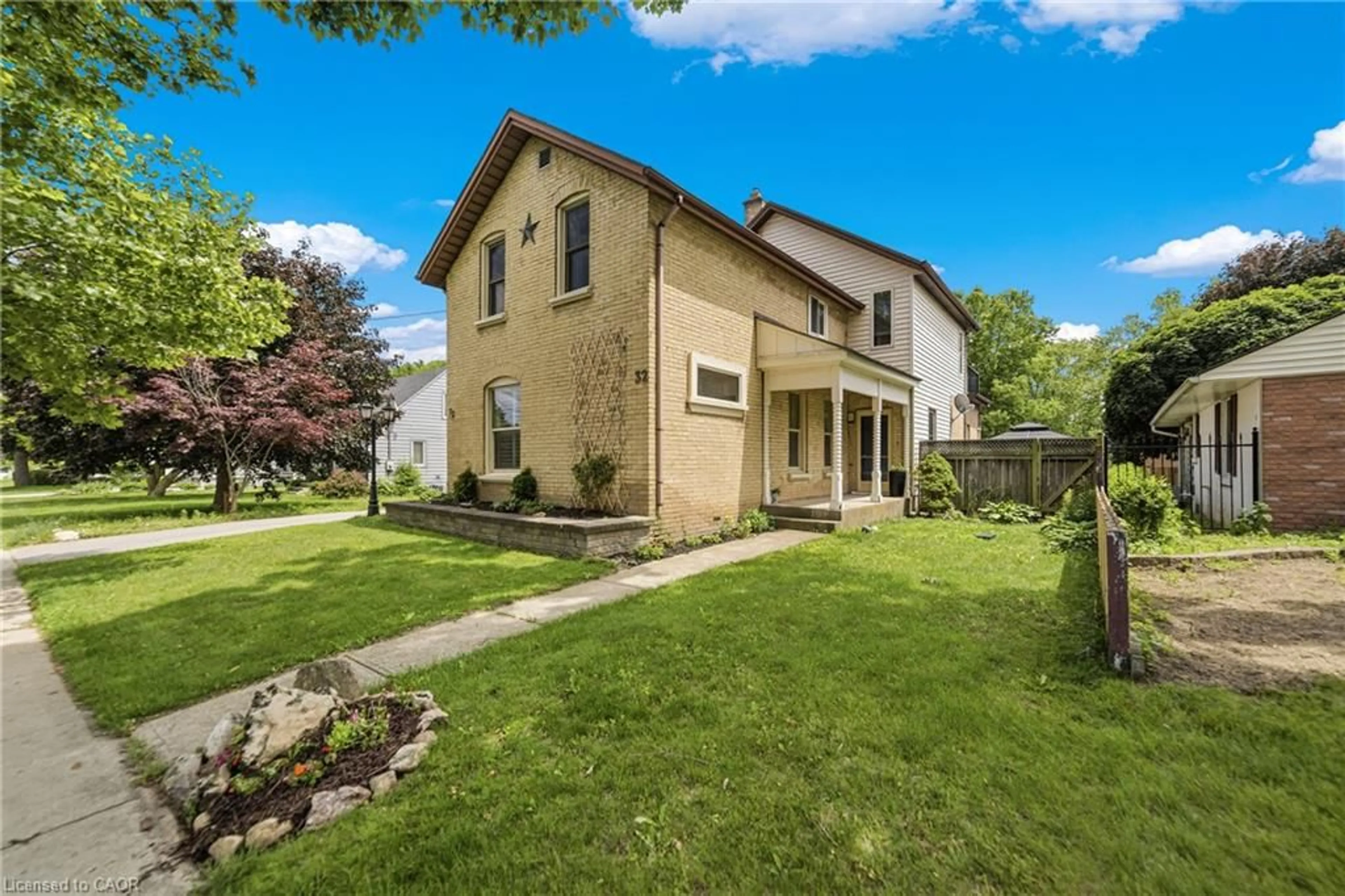 Unknown for 32 Clench Ave, Brantford Ontario N3T 1B6