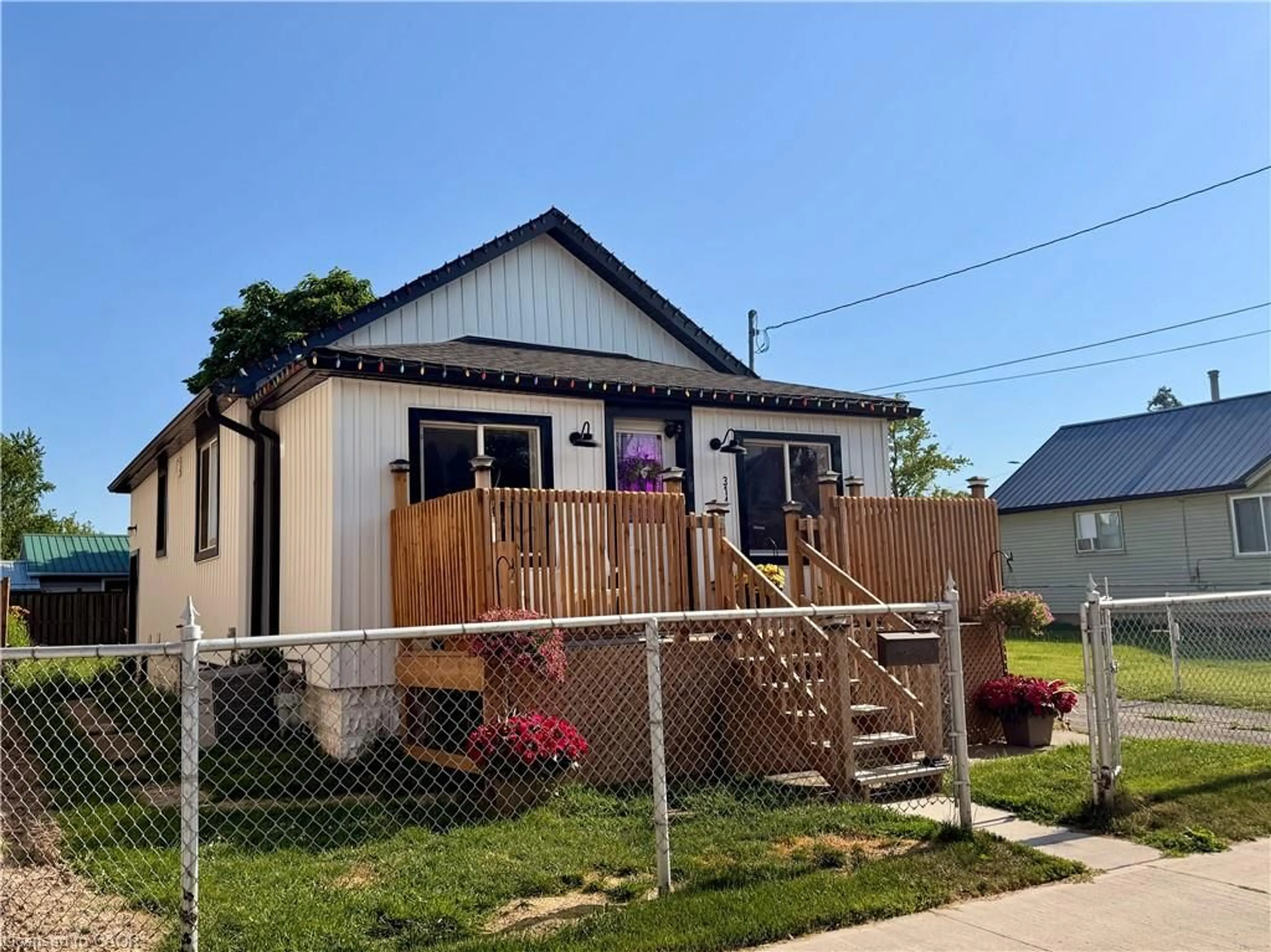 Unknown for 314 Broadway Avenue A, Welland Ontario L3C 5L9
