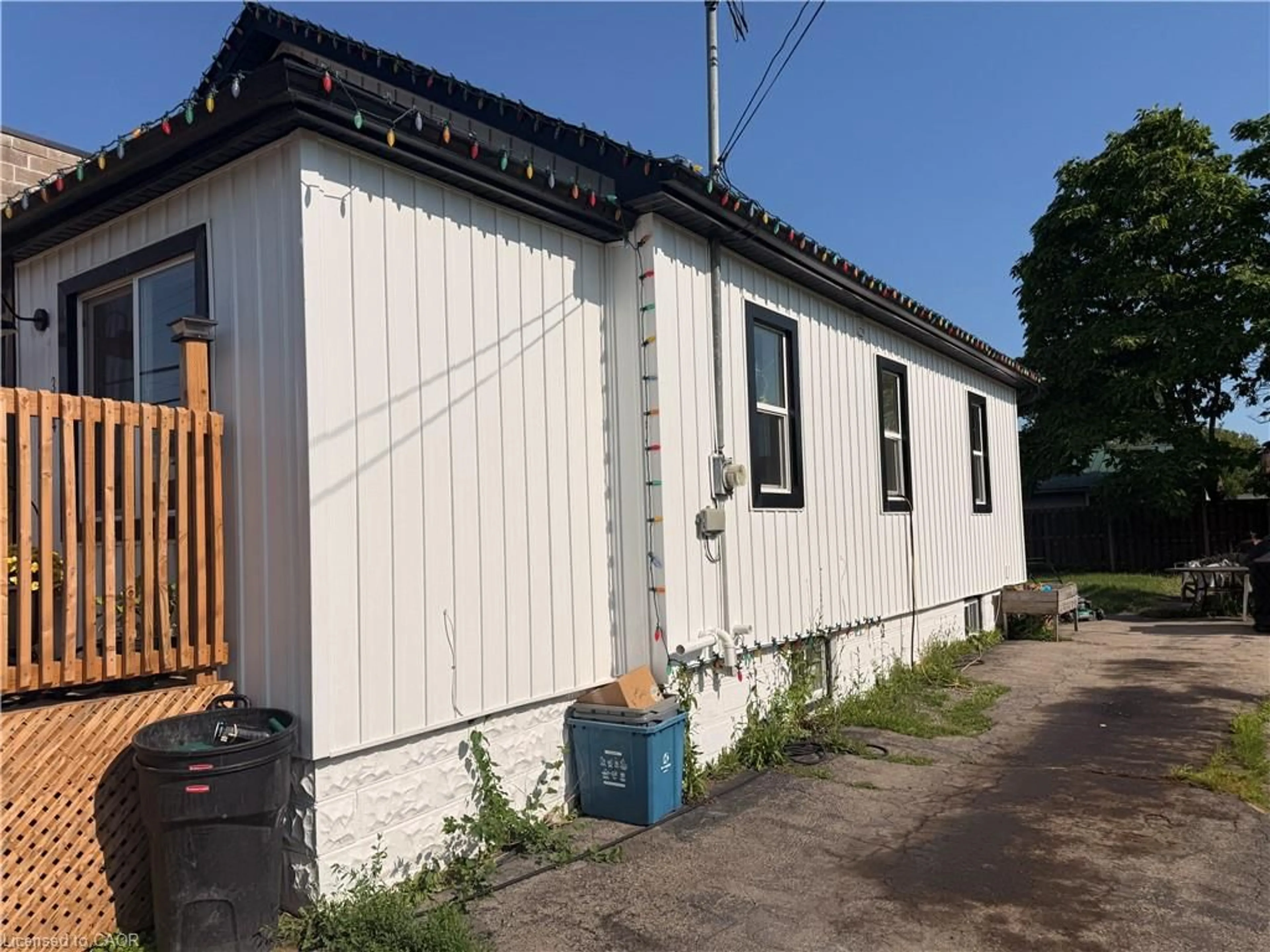 Shed for 314 Broadway Avenue A, Welland Ontario L3C 5L9