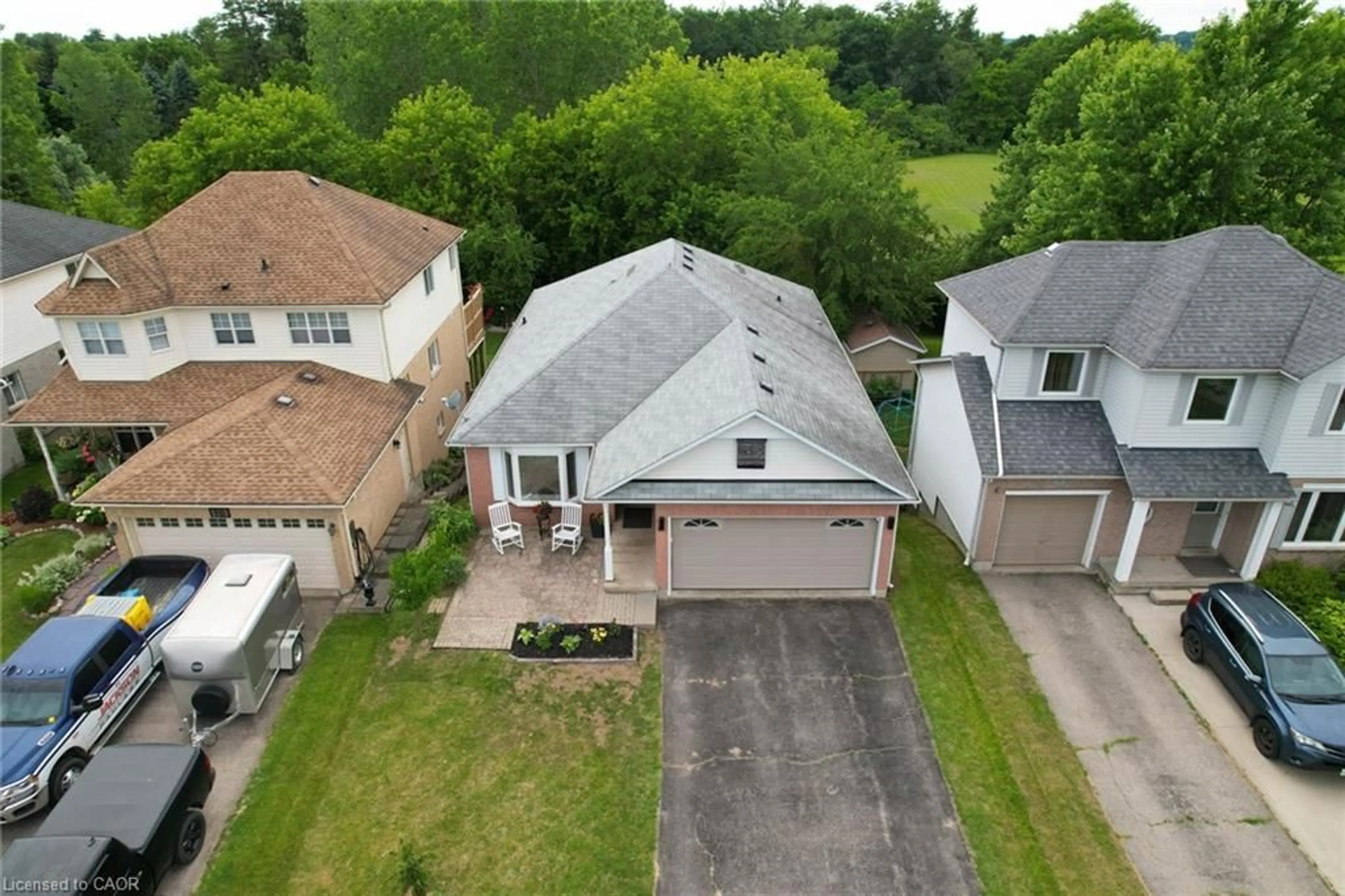 A pic from outside/outdoor area/front of a property/back of a property/a pic from drone, street for 68 Hilltop Dr, Ayr Ontario N0B 1E0