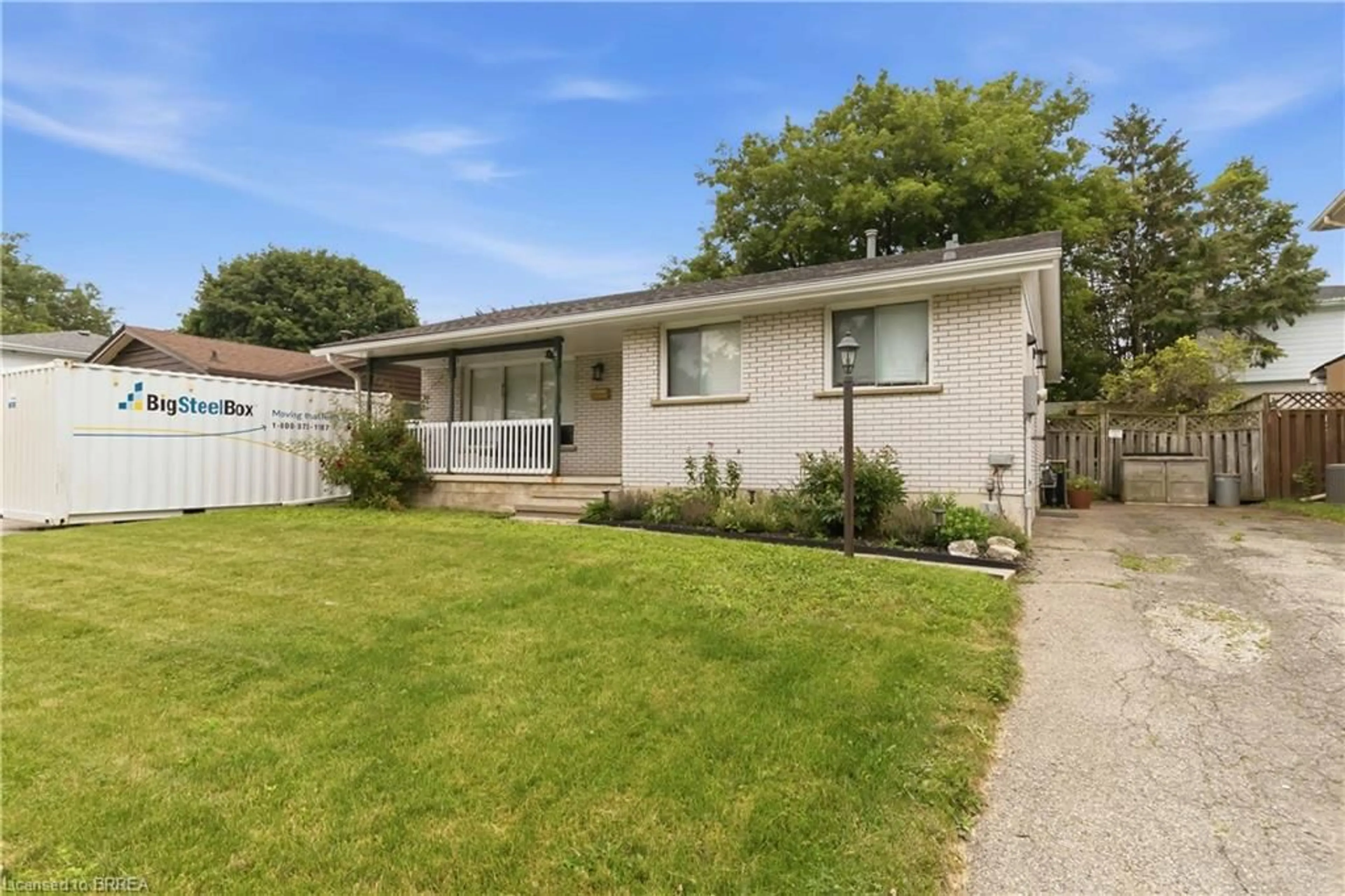 Home with vinyl exterior material, street for 47 Brier Park Rd, Brantford Ontario N3R 3R1