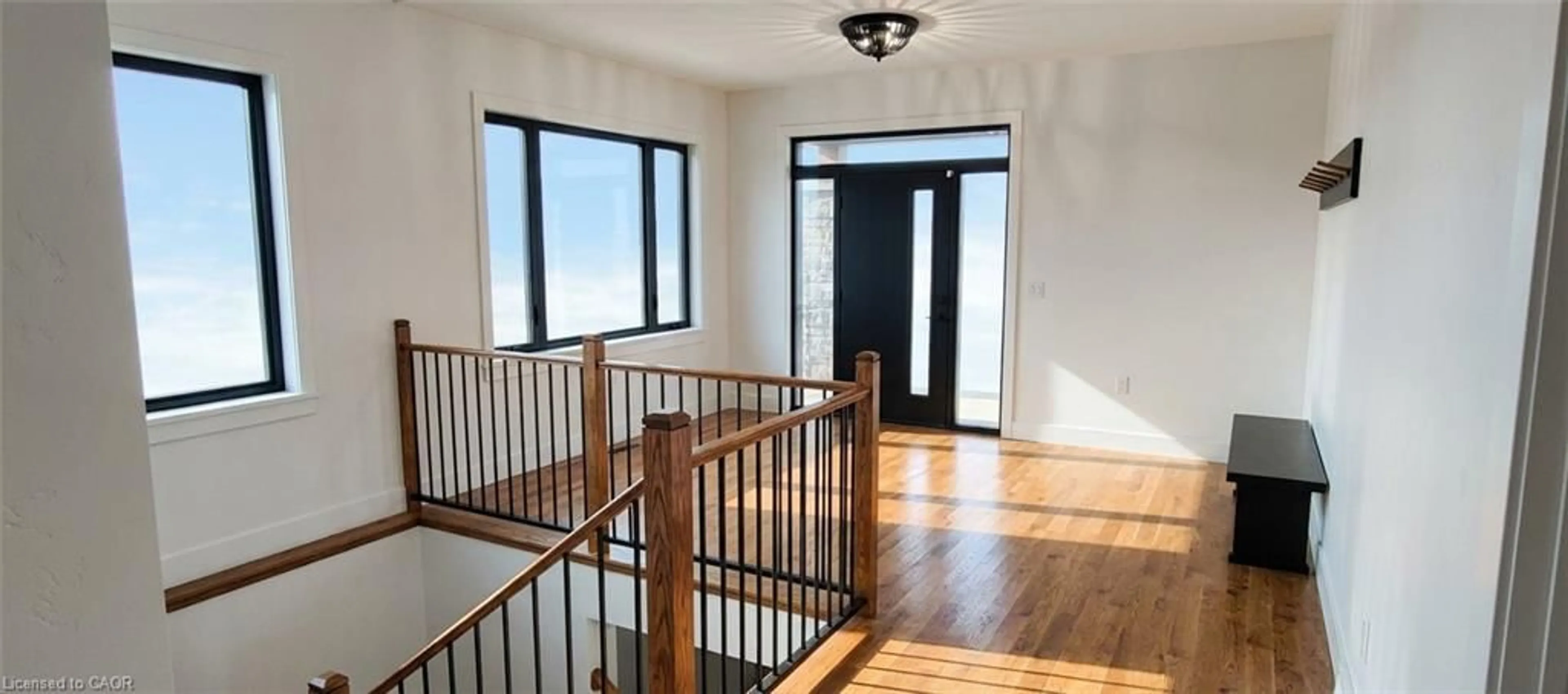 Indoor foyer for 11 Cobalt St, Milverton Ontario N0K 1M0