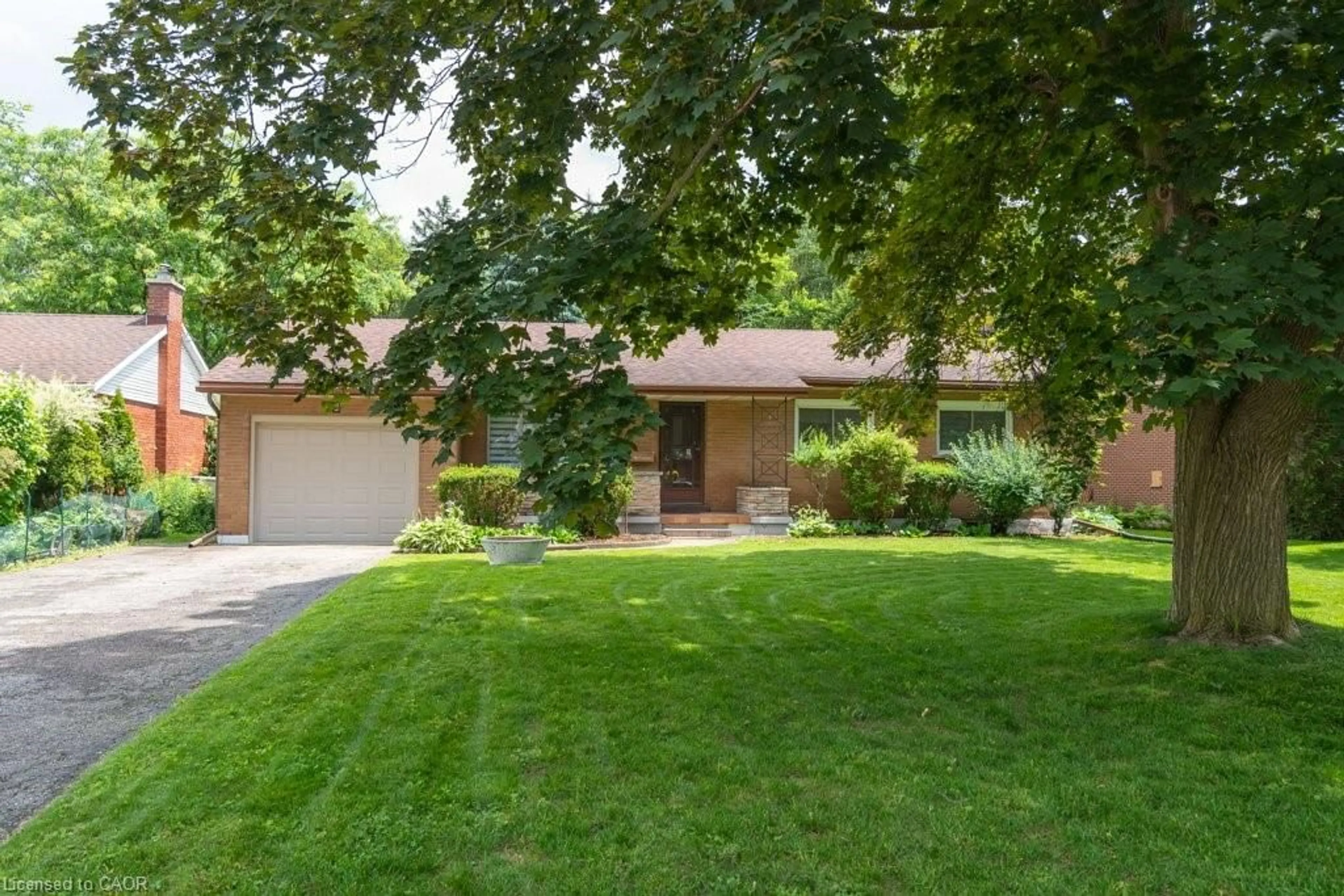 Home with brick exterior material, street for 139 Mackay Cres, Waterloo Ontario N2J 3K1