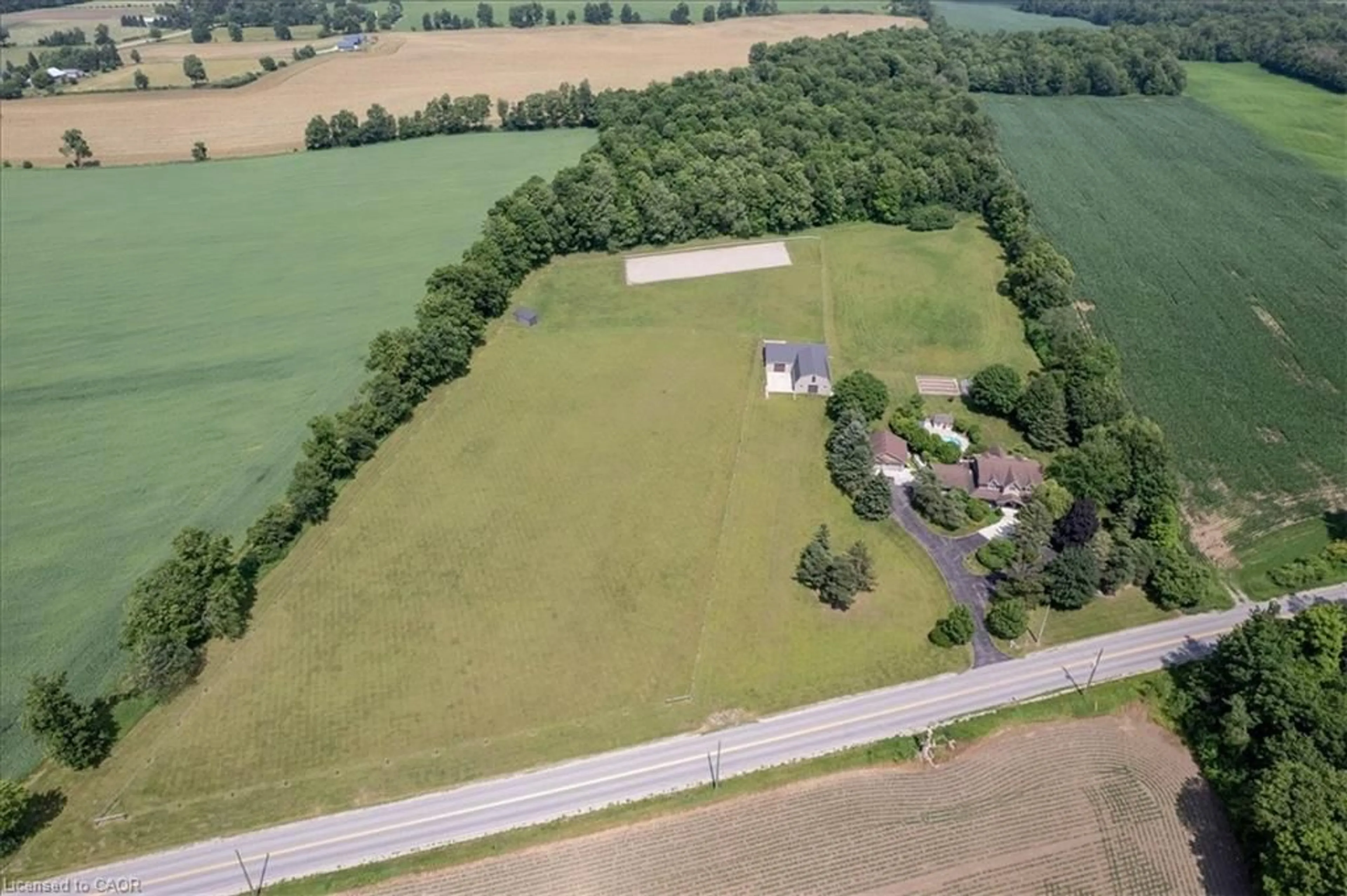 A pic from outside/outdoor area/front of a property/back of a property/a pic from drone, building for 1635 Sandhills Rd, New Hamburg Ontario N3A 3B2
