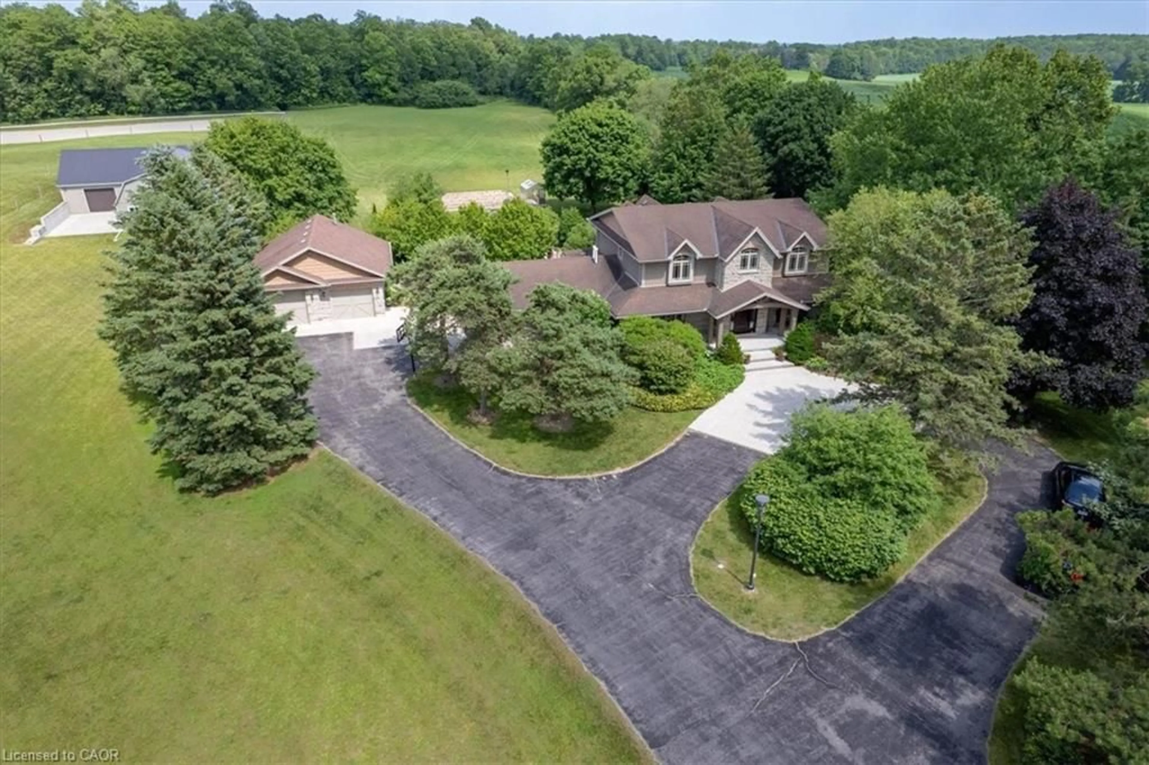 A pic from outside/outdoor area/front of a property/back of a property/a pic from drone, unknown for 1635 Sandhills Rd, New Hamburg Ontario N3A 3B2