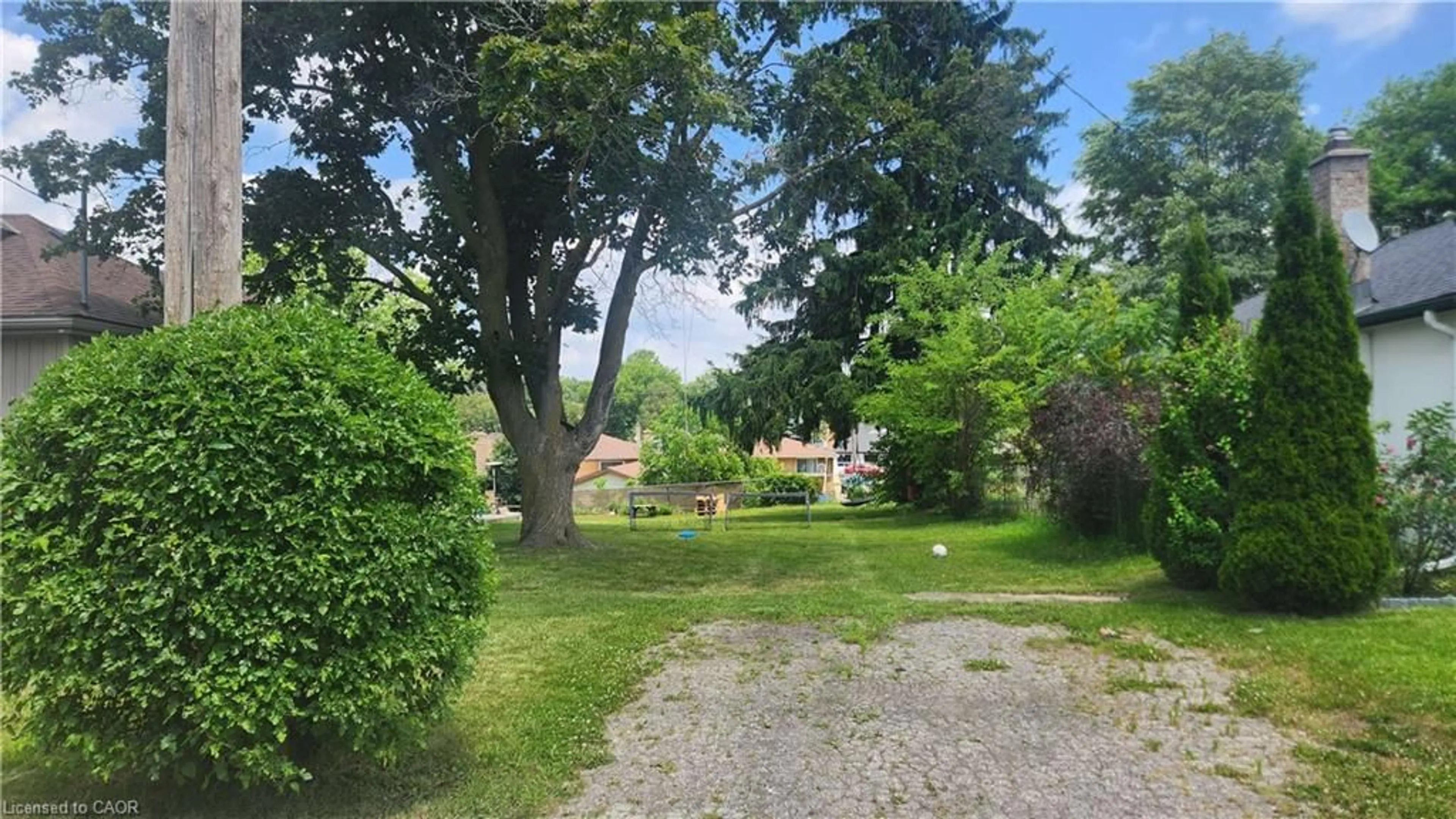 A pic from outside/outdoor area/front of a property/back of a property/a pic from drone, street for 49 Norfolk Ave, Cambridge Ontario N1R 3T7
