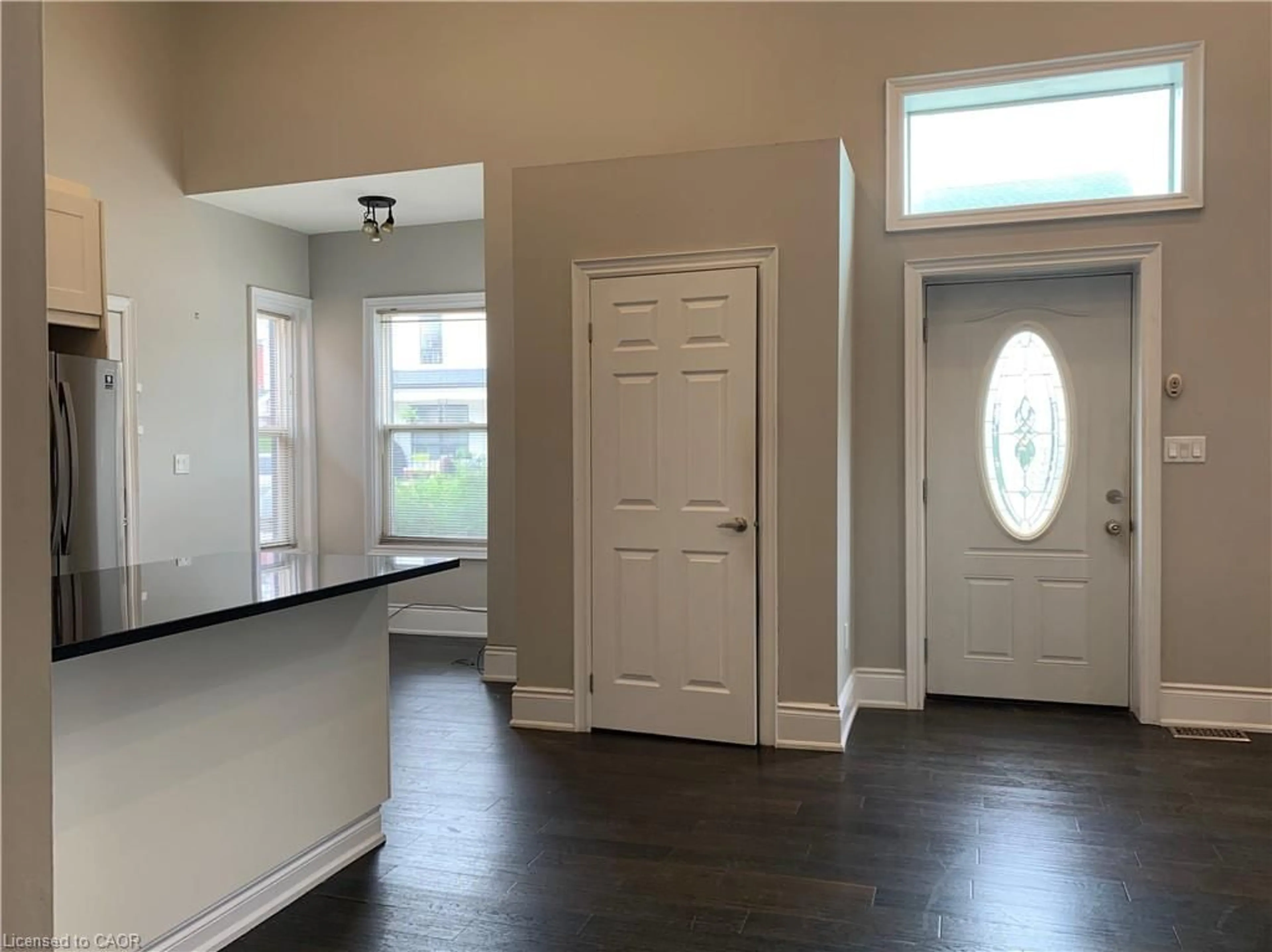 Indoor entryway for 405 Macnab St, Hamilton Ontario L8L 1L2