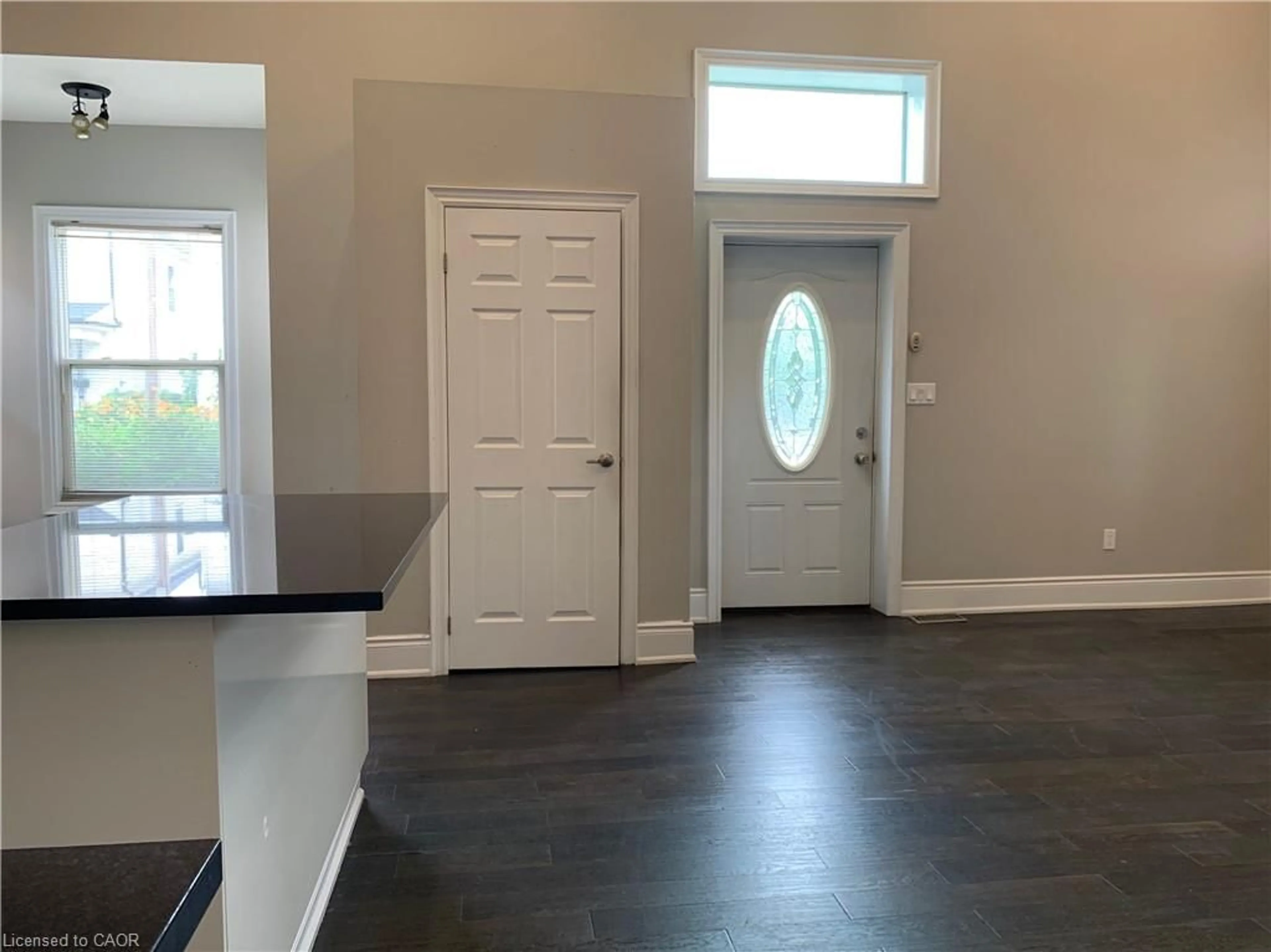Indoor entryway for 405 Macnab St, Hamilton Ontario L8L 1L2