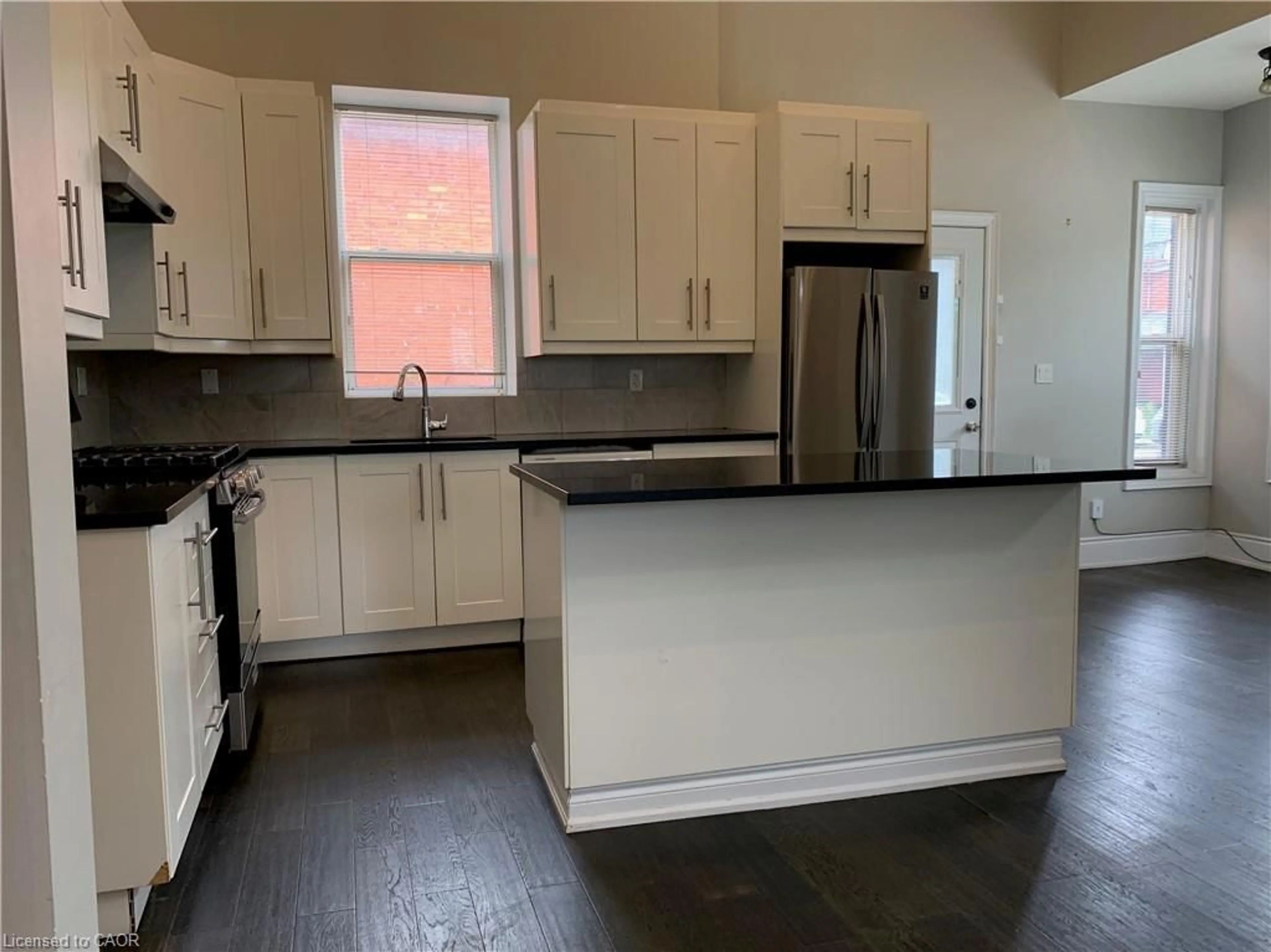 Unknown for 405 Macnab St, Hamilton Ontario L8L 1L2