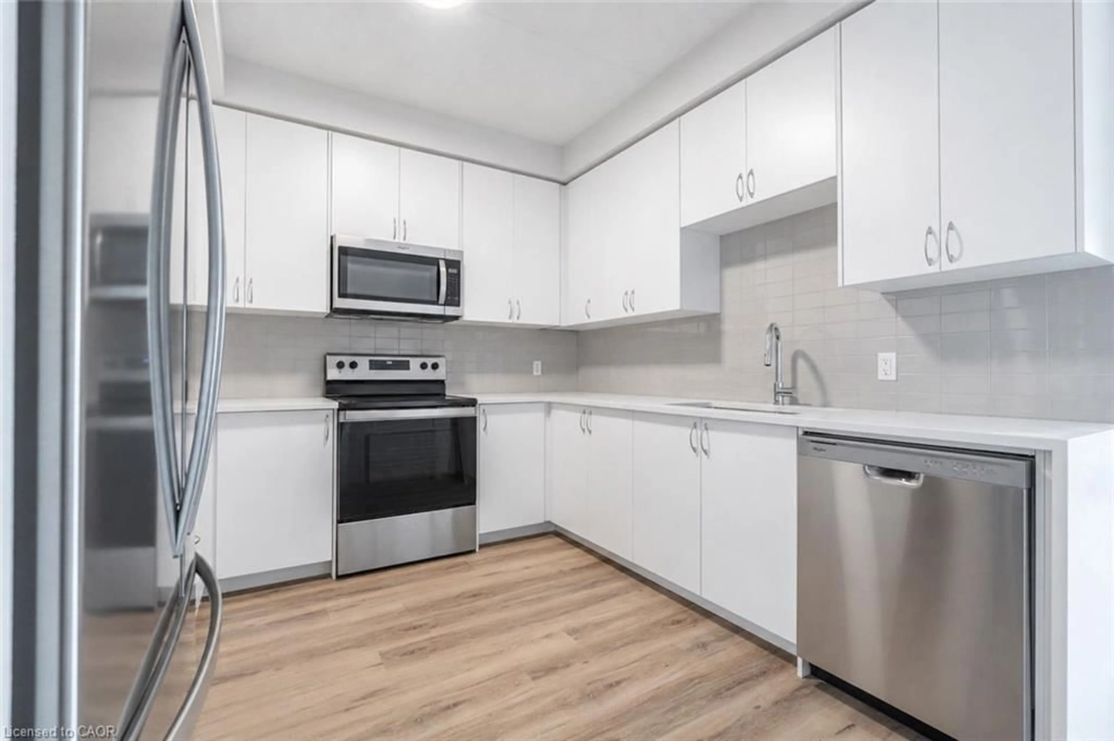 Standard kitchen, unknown for 6415 Regional Road 25 #504, Milton Ontario L9T 9M9