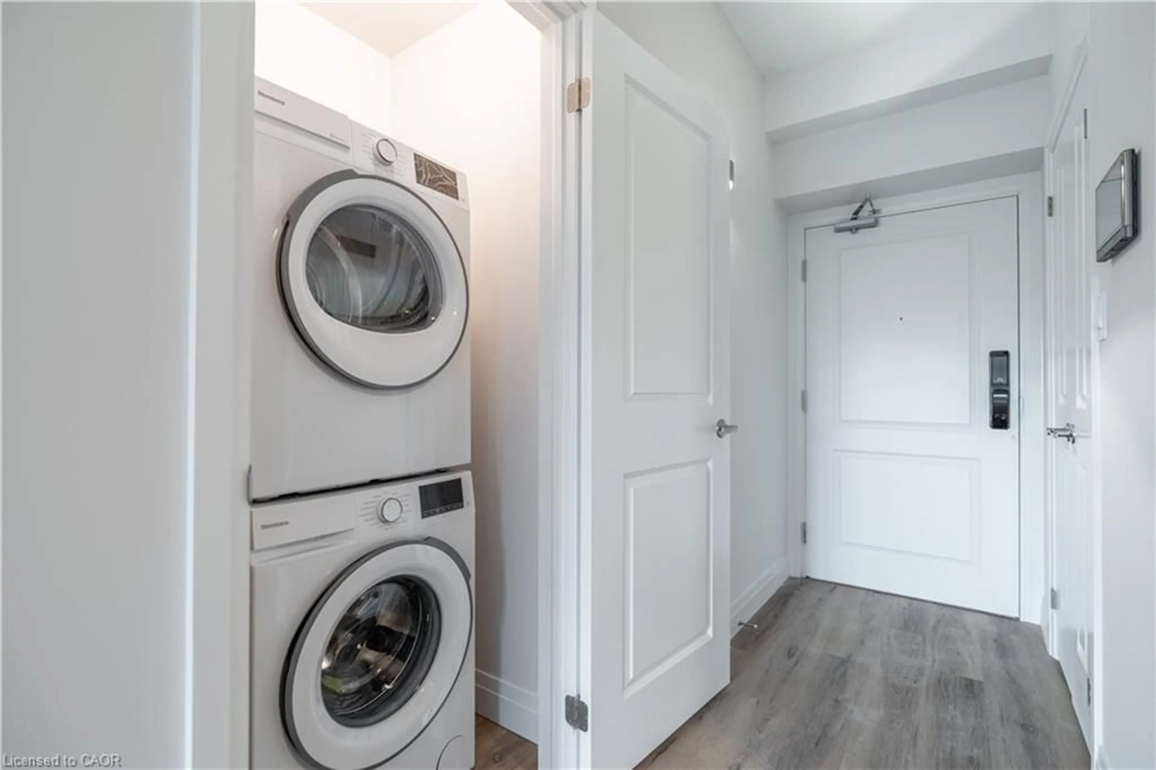 Laundry room for 6415 Regional Road 25 #504, Milton Ontario L9T 9M9