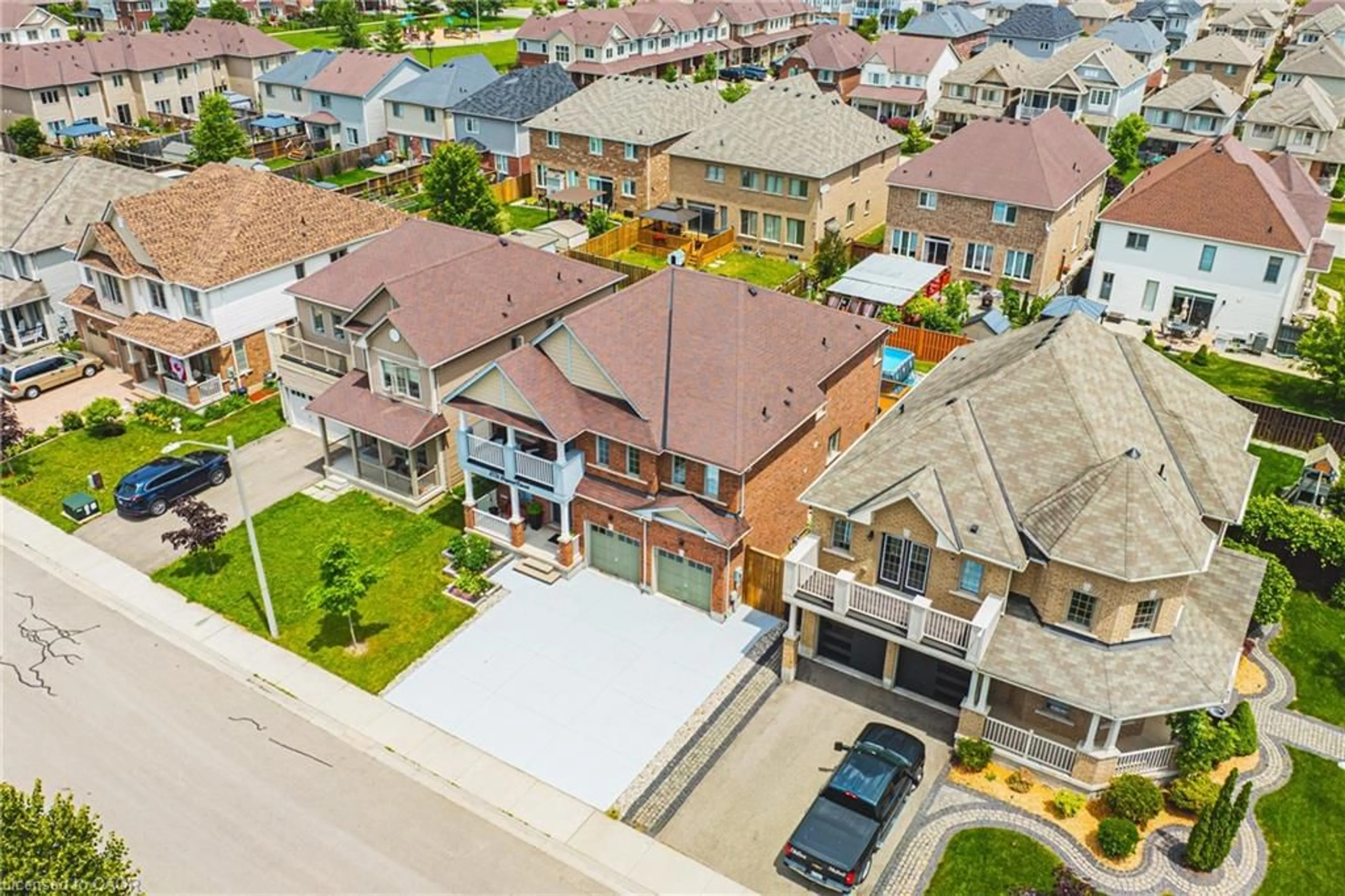 A pic from outside/outdoor area/front of a property/back of a property/a pic from drone, street for 8776 Dogwood Cres, Niagara Falls Ontario L2H 0L1