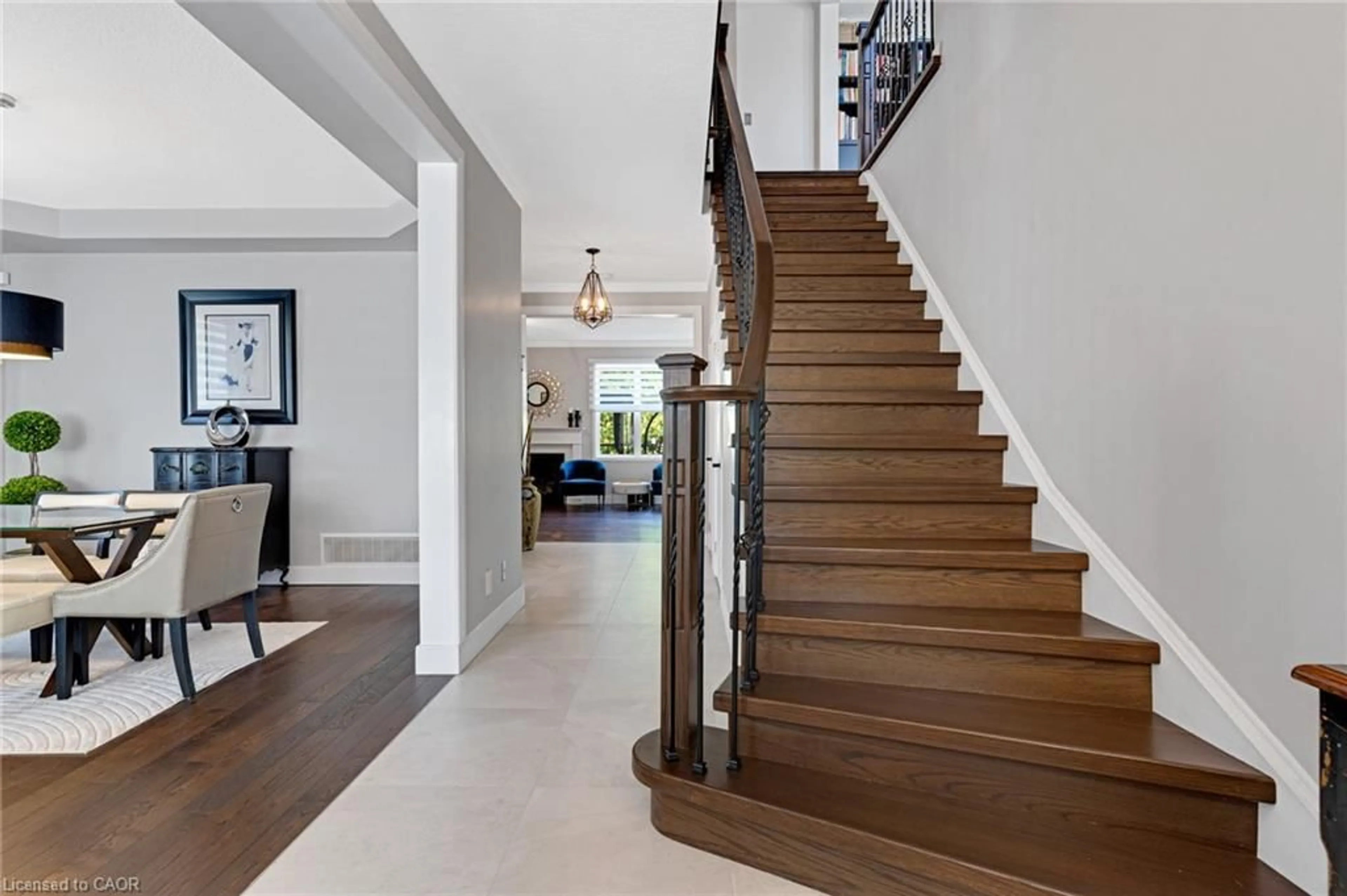 Indoor entryway for 36 Dellgrove Cir, Cambridge Ontario N1T 2J9