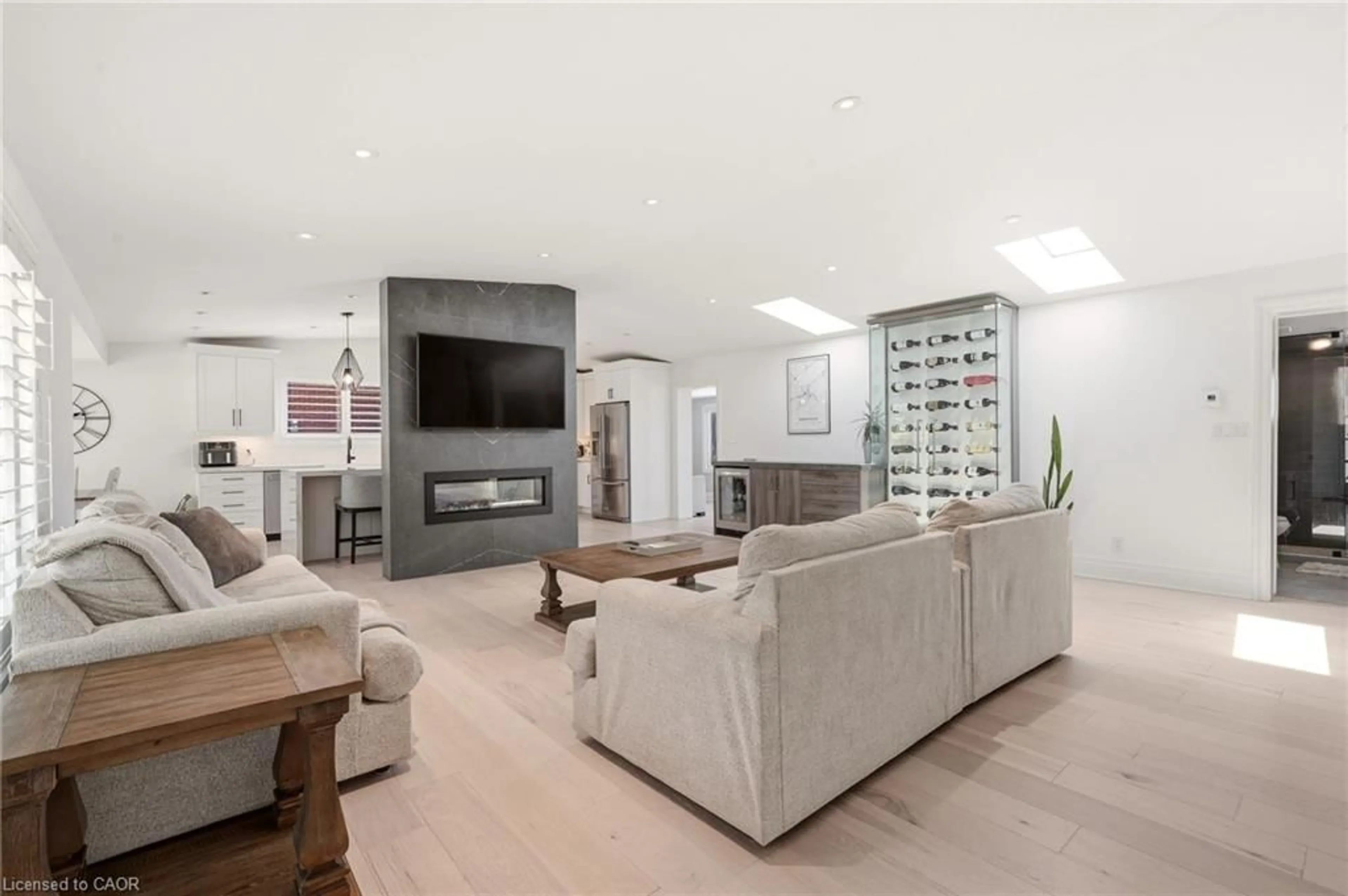 Living room with furniture, unknown for 35 Emily St, Grimsby Ontario L3M 3Z8