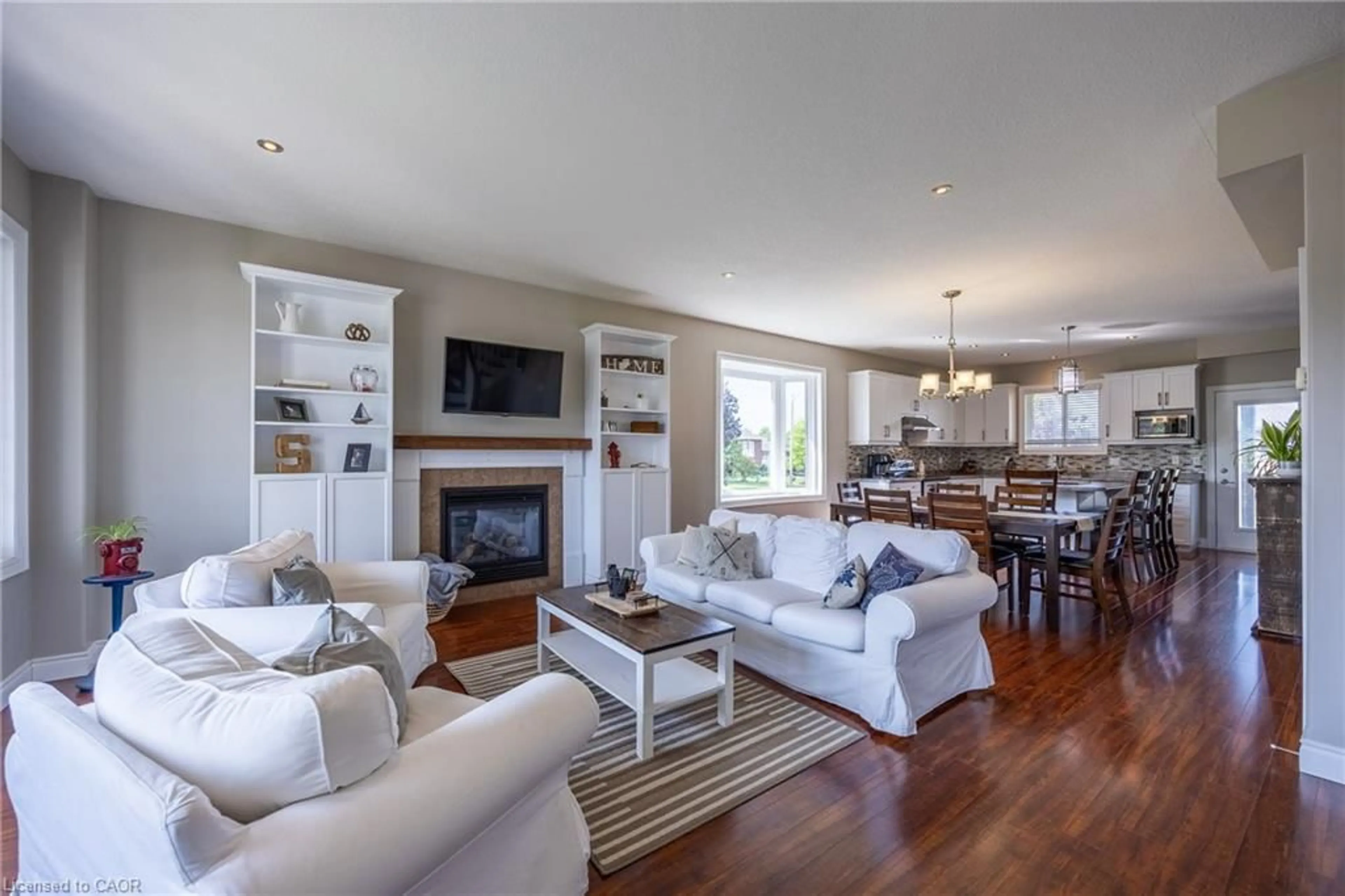 Living room with furniture, wood/laminate floor for 100 Backus Dr, Port Rowan Ontario N0E 1M0