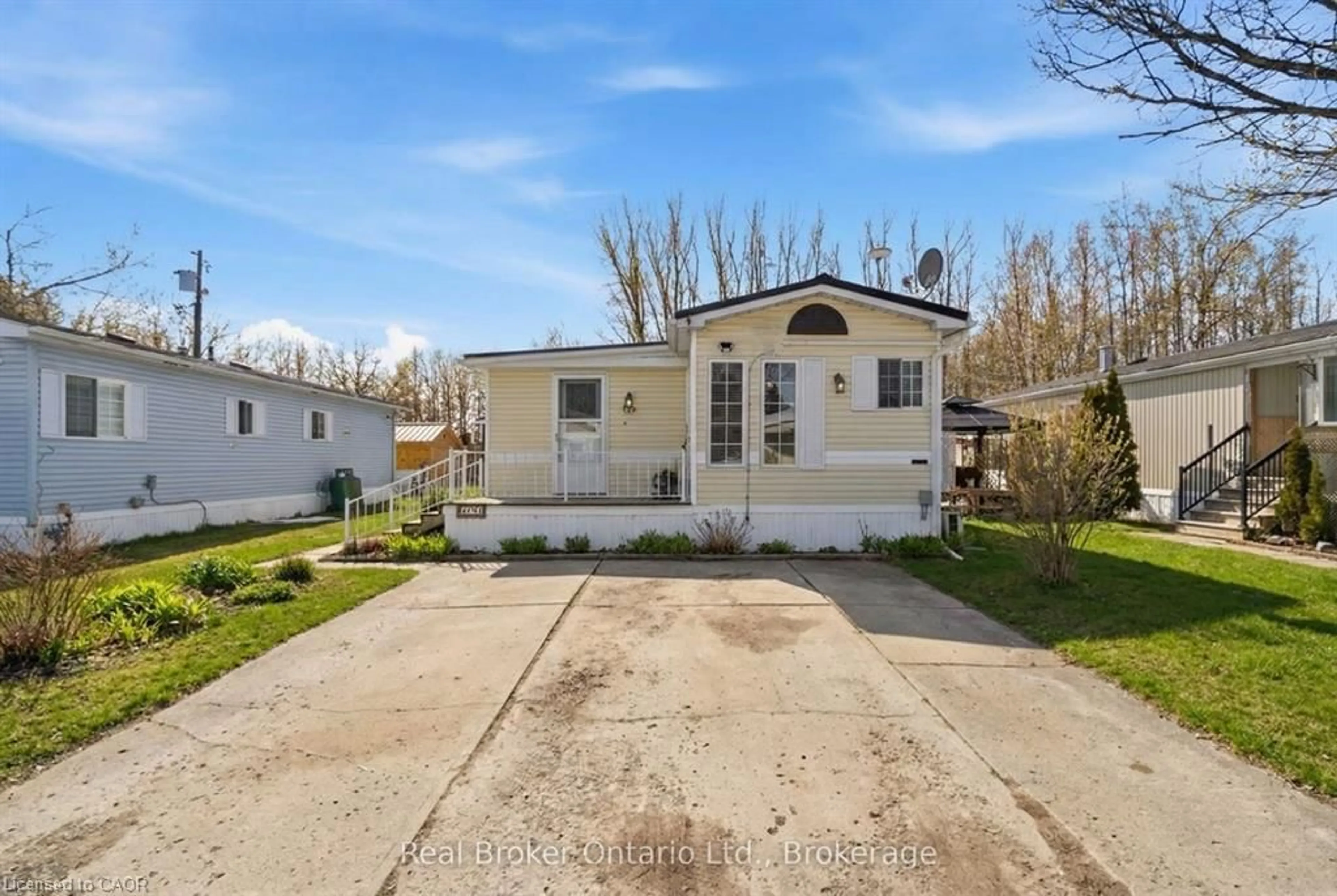 Home with vinyl exterior material, street for 428 Pine Pass, Wellington Ontario N1M 2W5