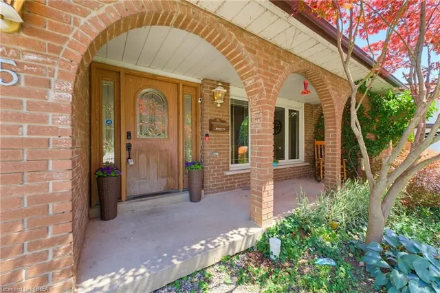 5 Keeler Pl, Brantford 3