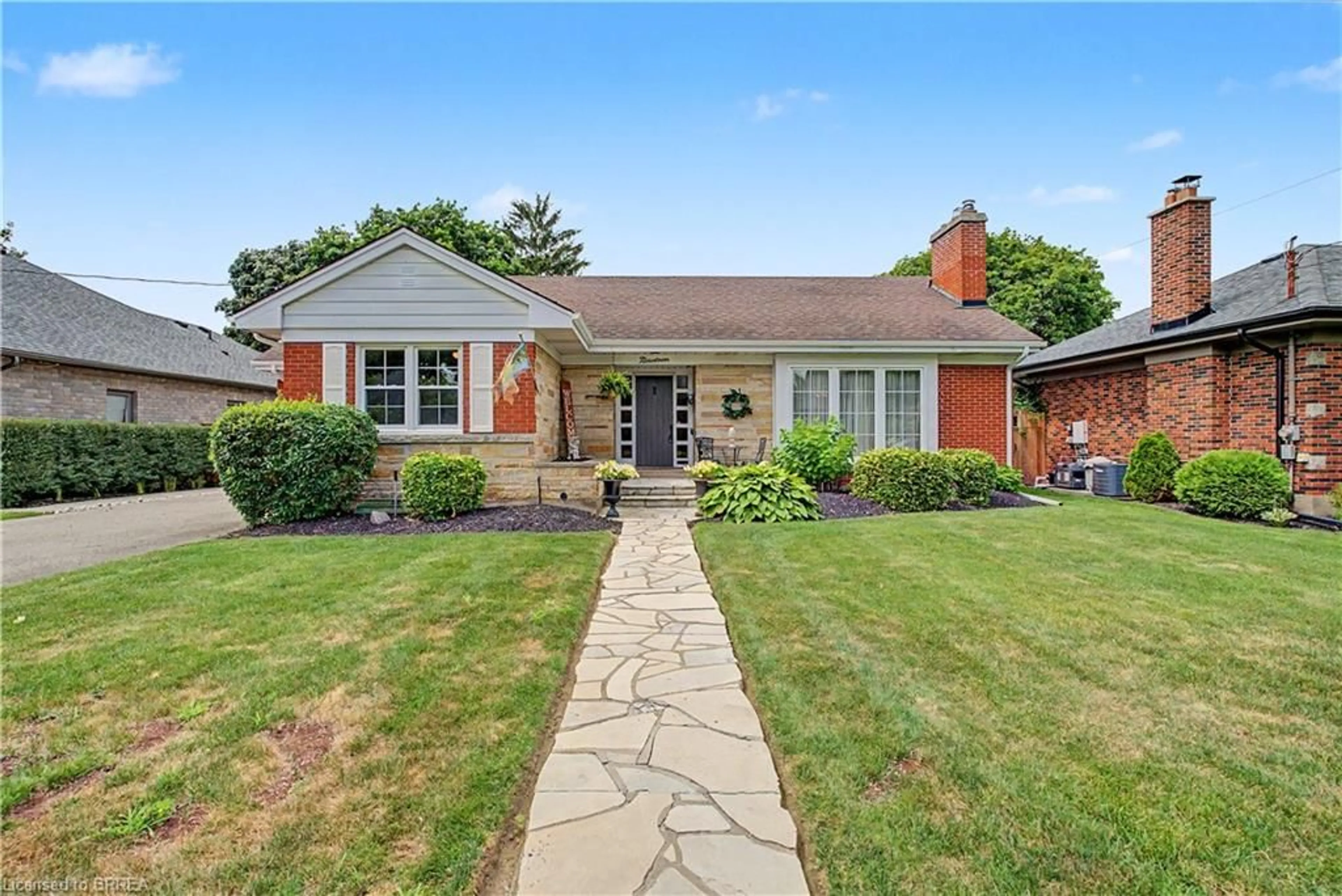 Home with brick exterior material, street for 19 Springfield Dr, Brantford Ontario N3R 1N1