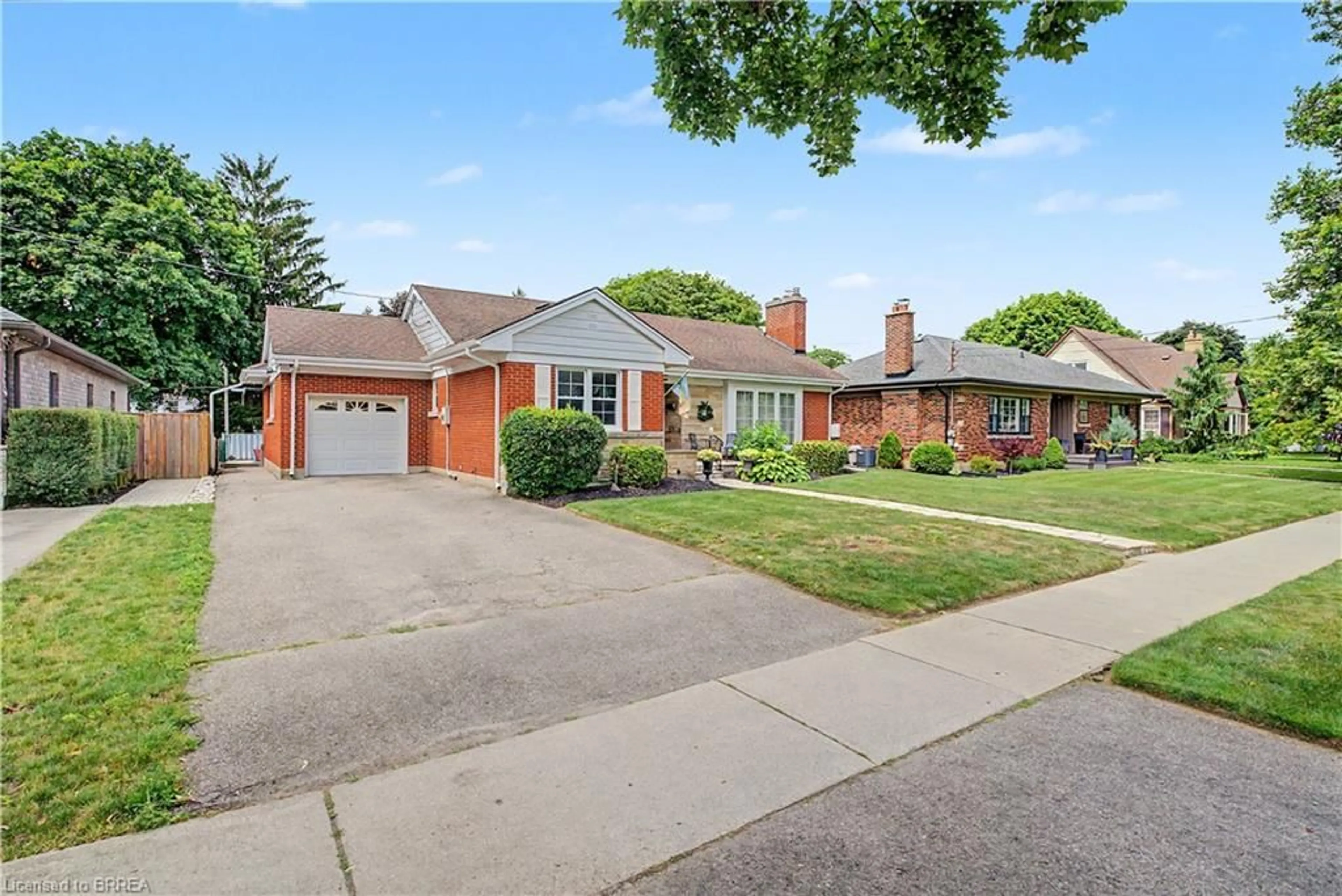 Home with brick exterior material, street for 19 Springfield Dr, Brantford Ontario N3R 1N1