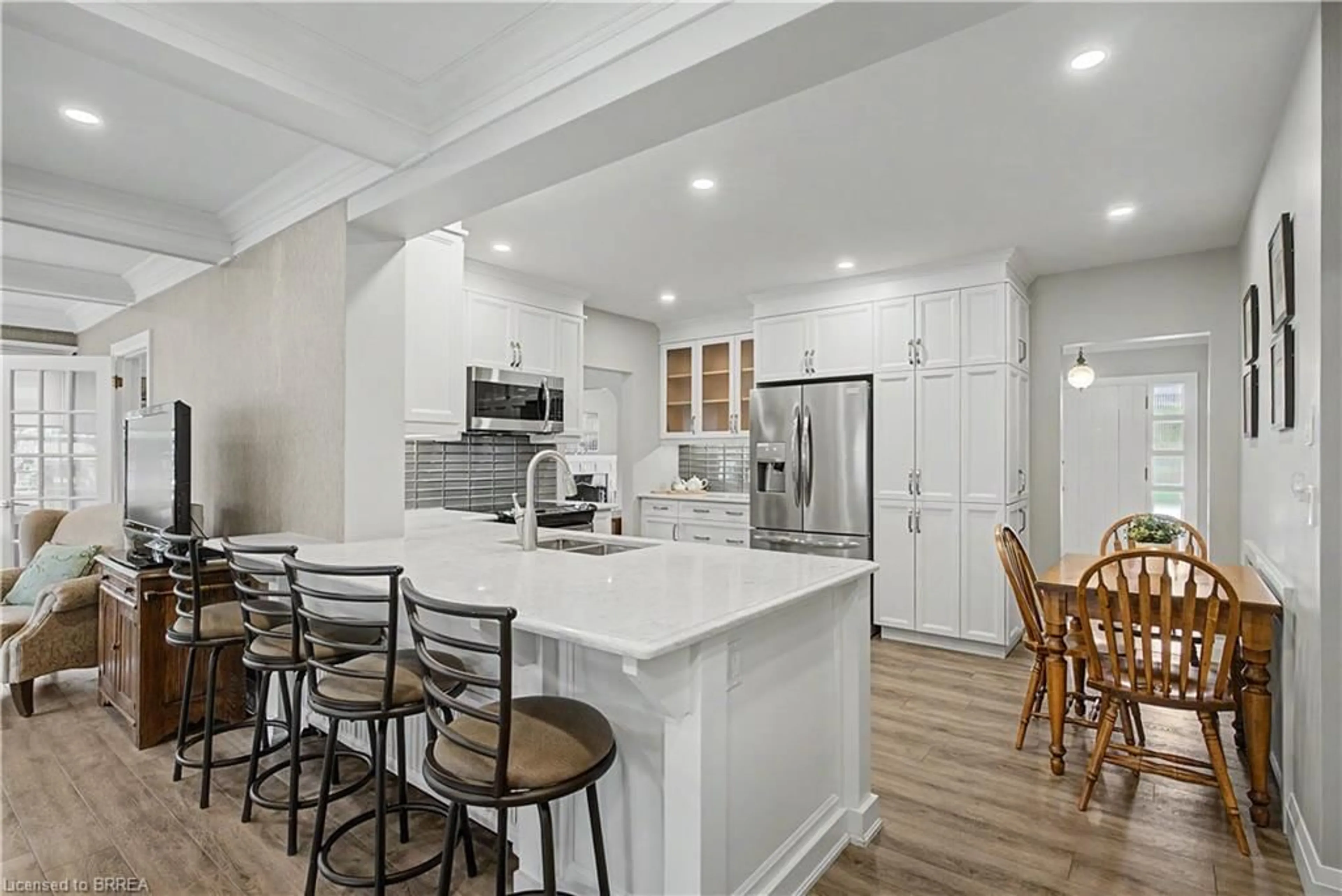 Open concept kitchen, unknown for 19 Springfield Dr, Brantford Ontario N3R 1N1