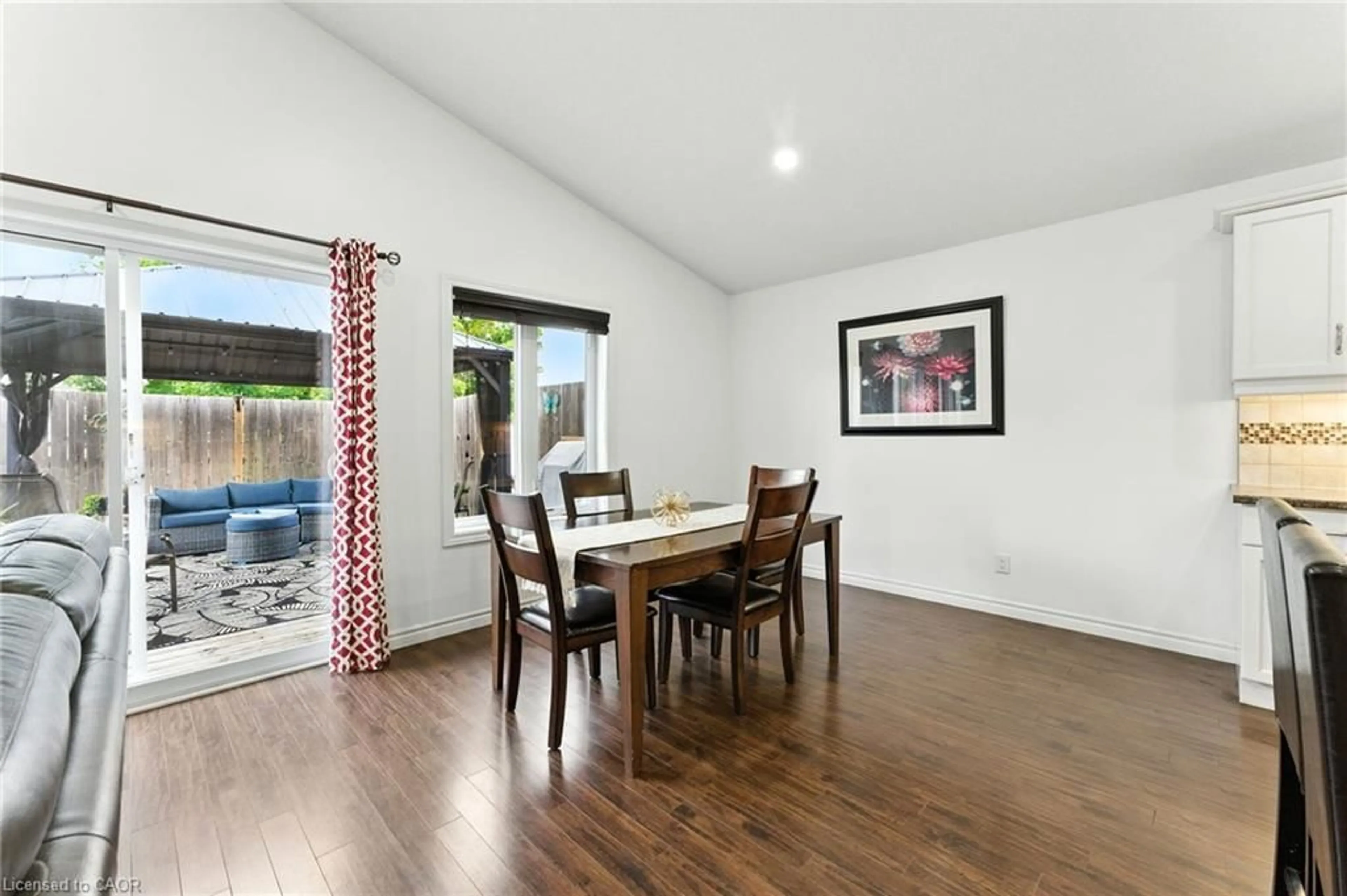 Dining room, wood/laminate floor for 107 Applewood St, Plattsville Ontario N0J 1S0