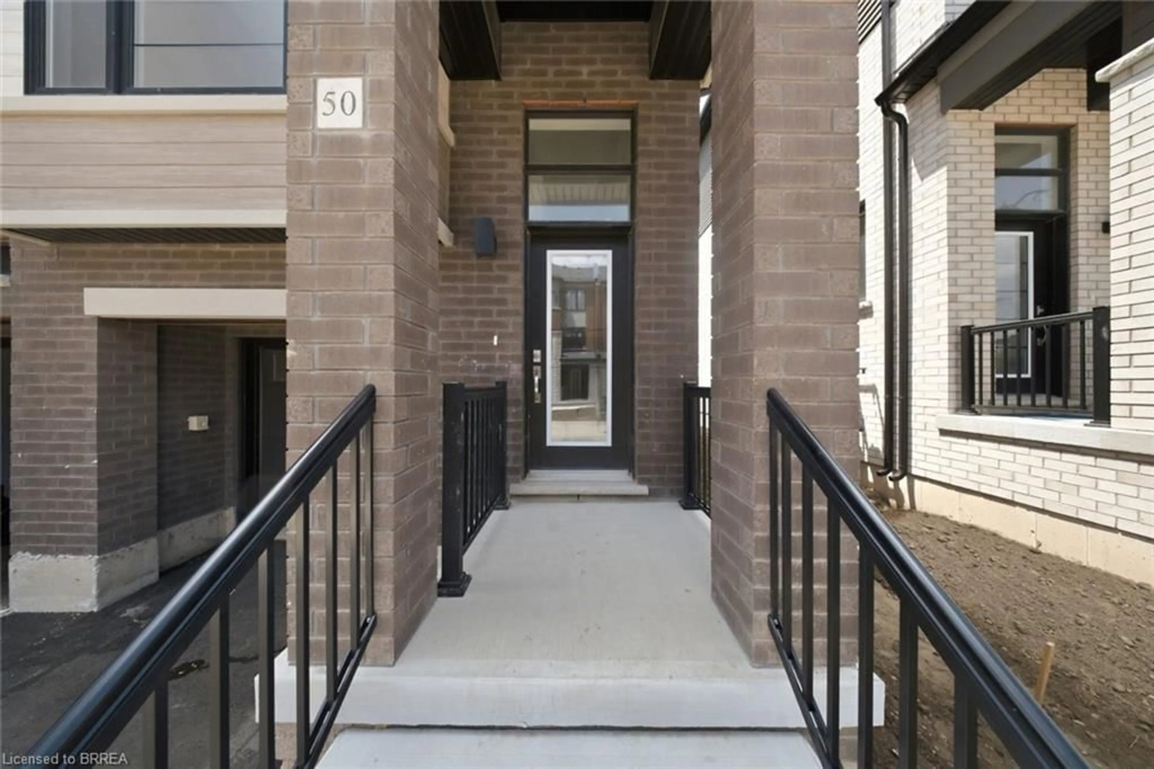 Indoor foyer for 313 Conklin Rd #50, Brantford Ontario N3T 5L5