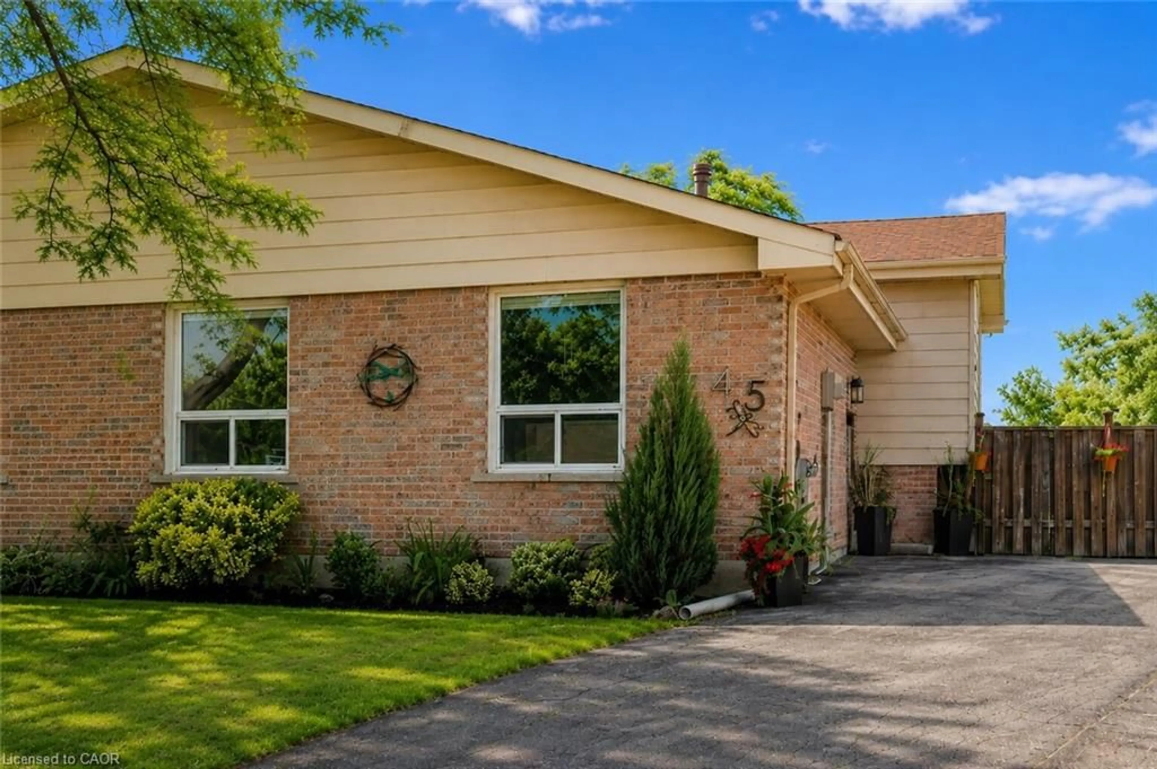 Home with brick exterior material, street for 45 Hopewell Cres, Stoney Creek Ontario L8J 1P3