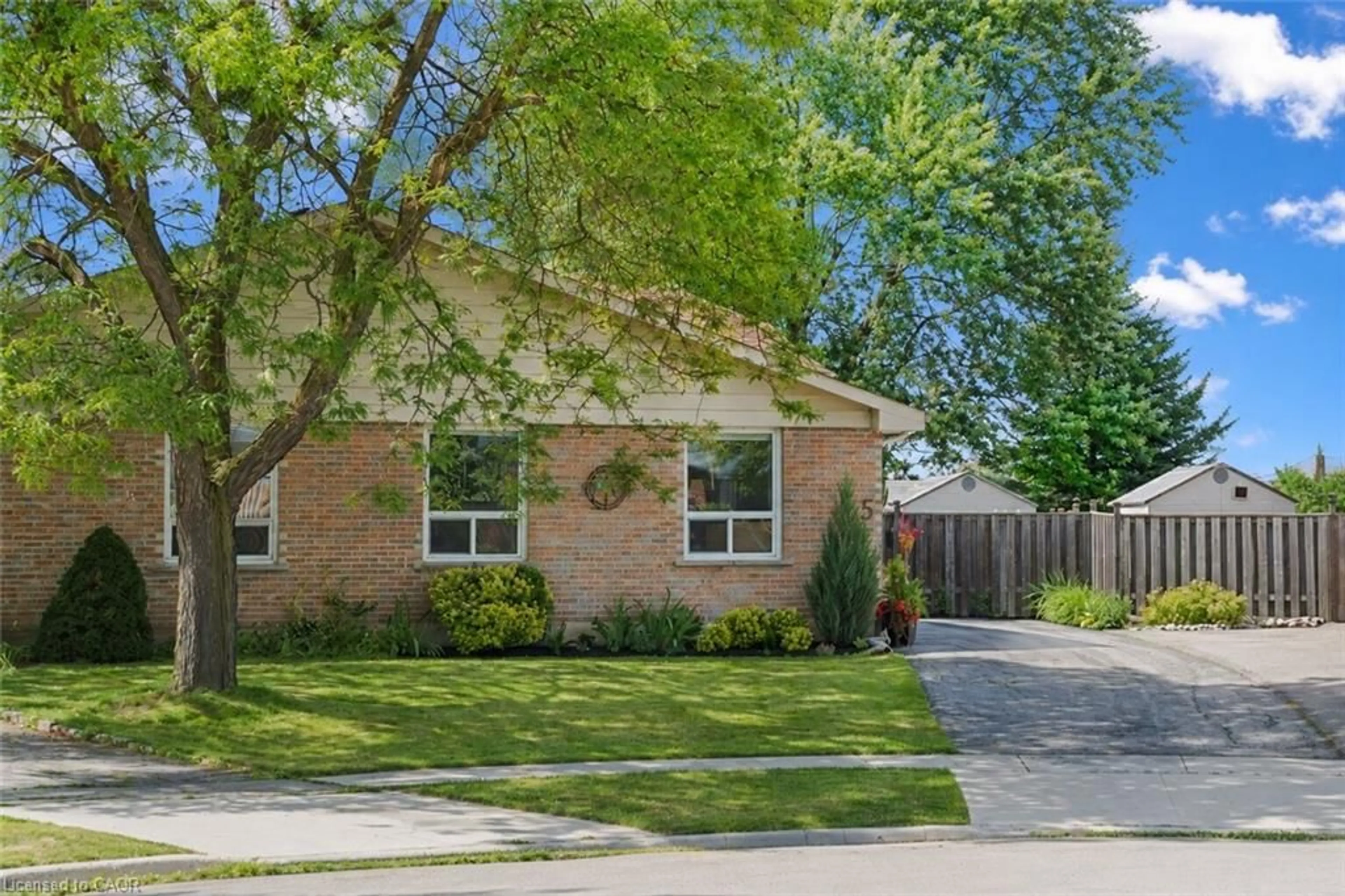 Home with brick exterior material, street for 45 Hopewell Cres, Stoney Creek Ontario L8J 1P3