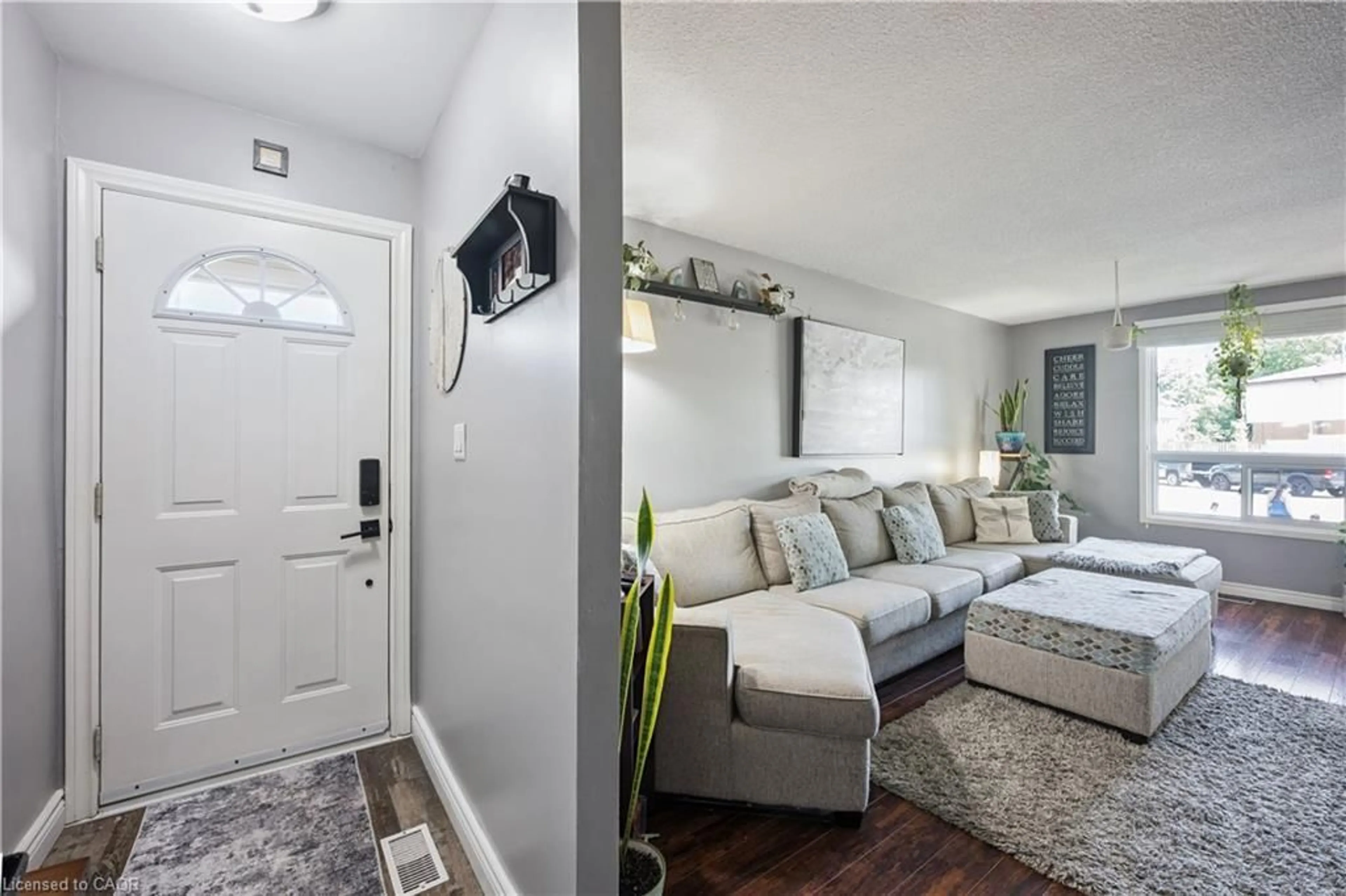 Indoor entryway for 45 Hopewell Cres, Stoney Creek Ontario L8J 1P3