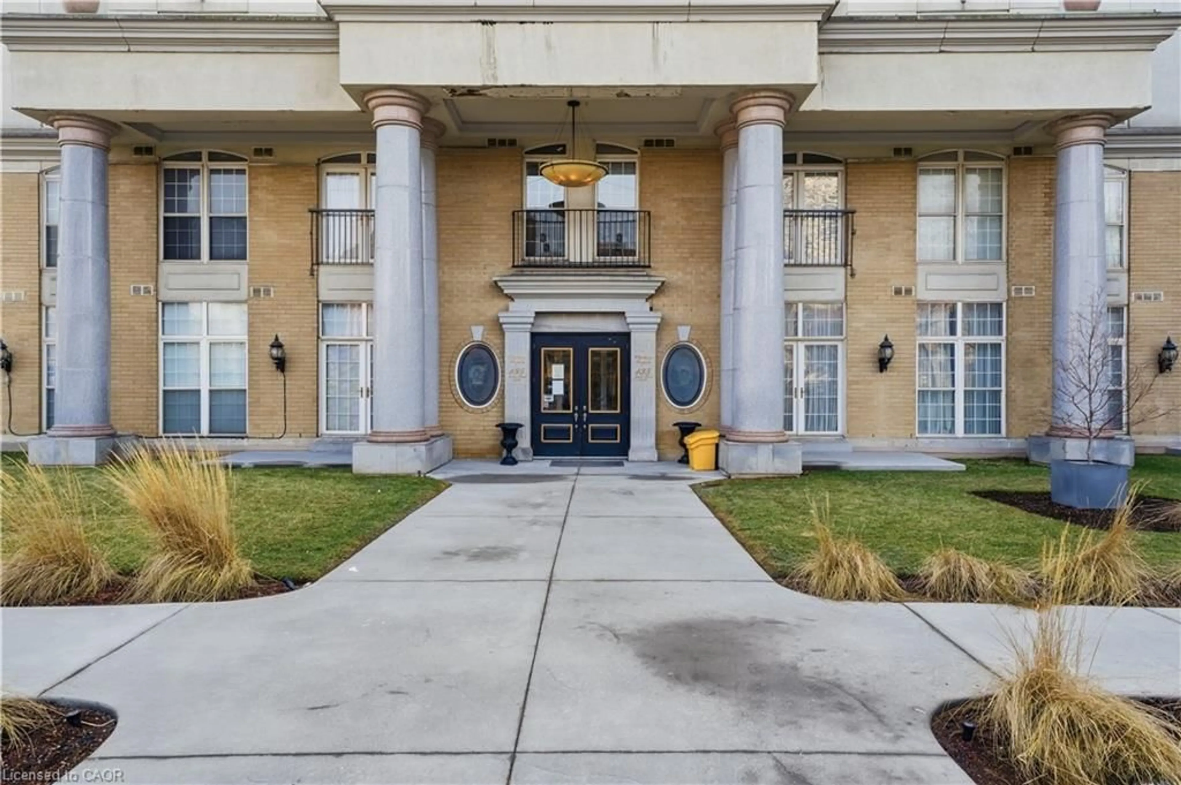 Indoor foyer for 135 James St #802, Hamilton Ontario L8P 2Z6