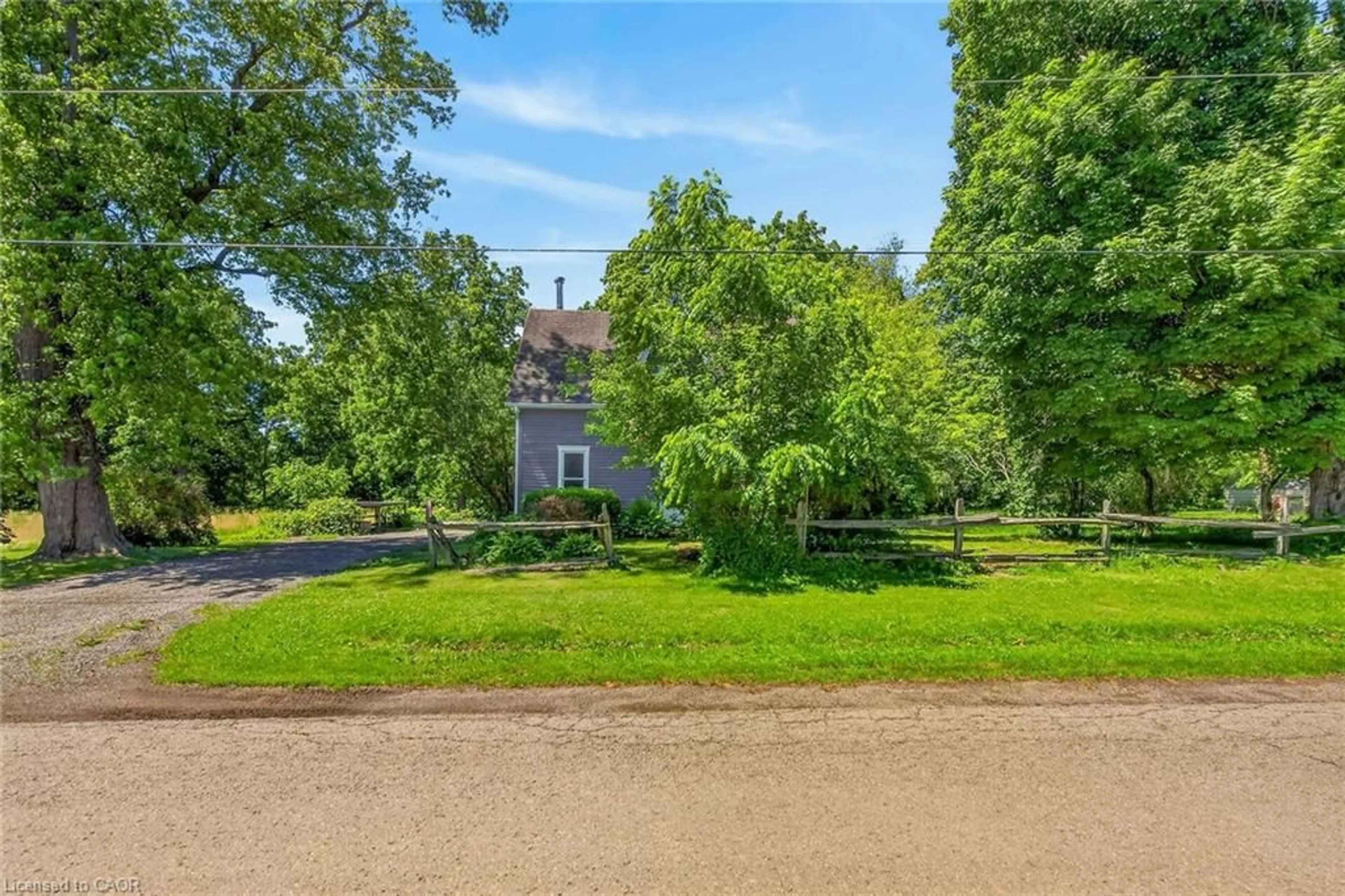 A pic from outside/outdoor area/front of a property/back of a property/a pic from drone, street for 44 Sims Lock Rd, Caledonia Ontario N3W 1V8