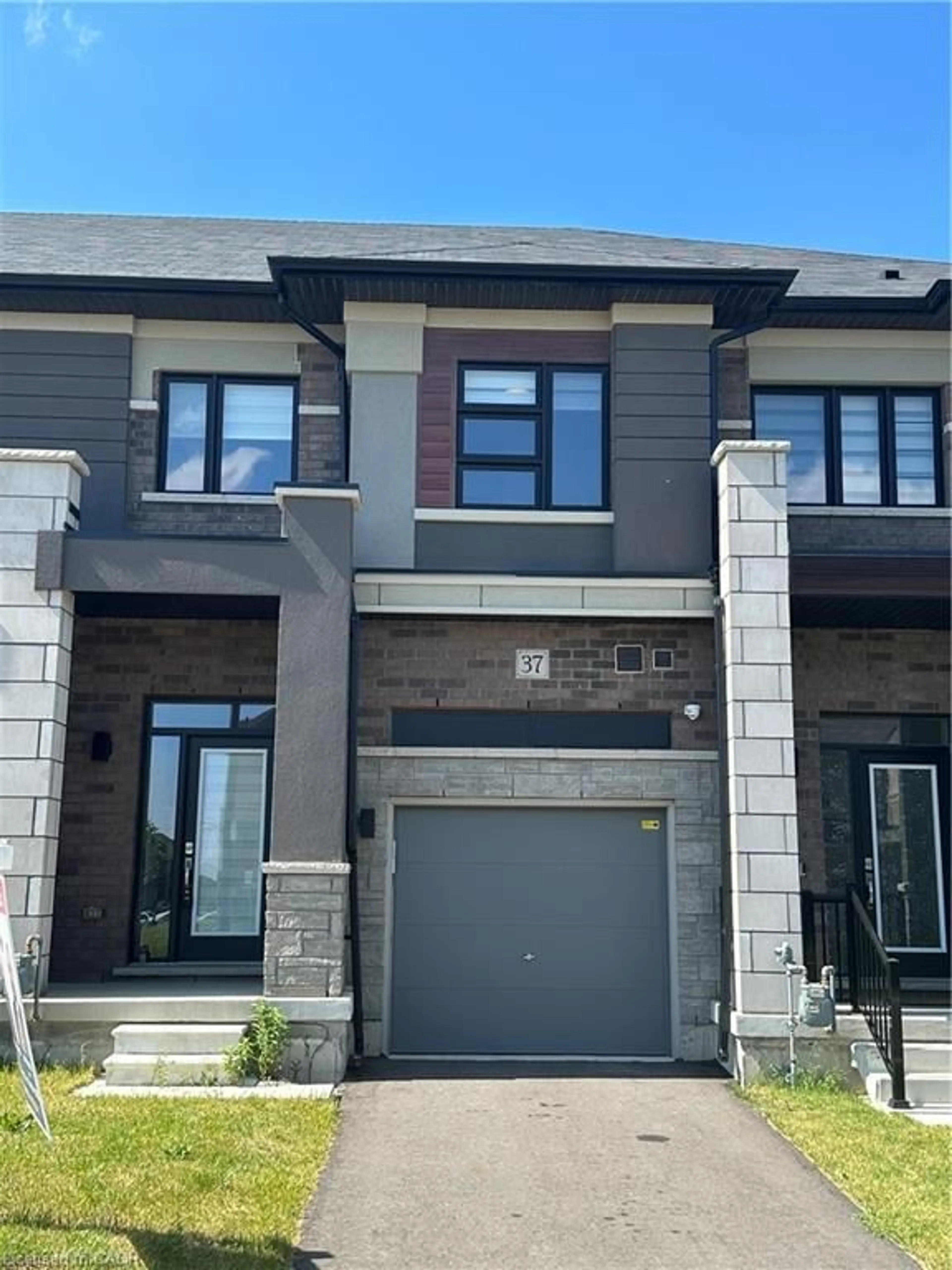 Home with brick exterior material, street for 37 George Brier Dr, Paris Ontario N3L 3Z9