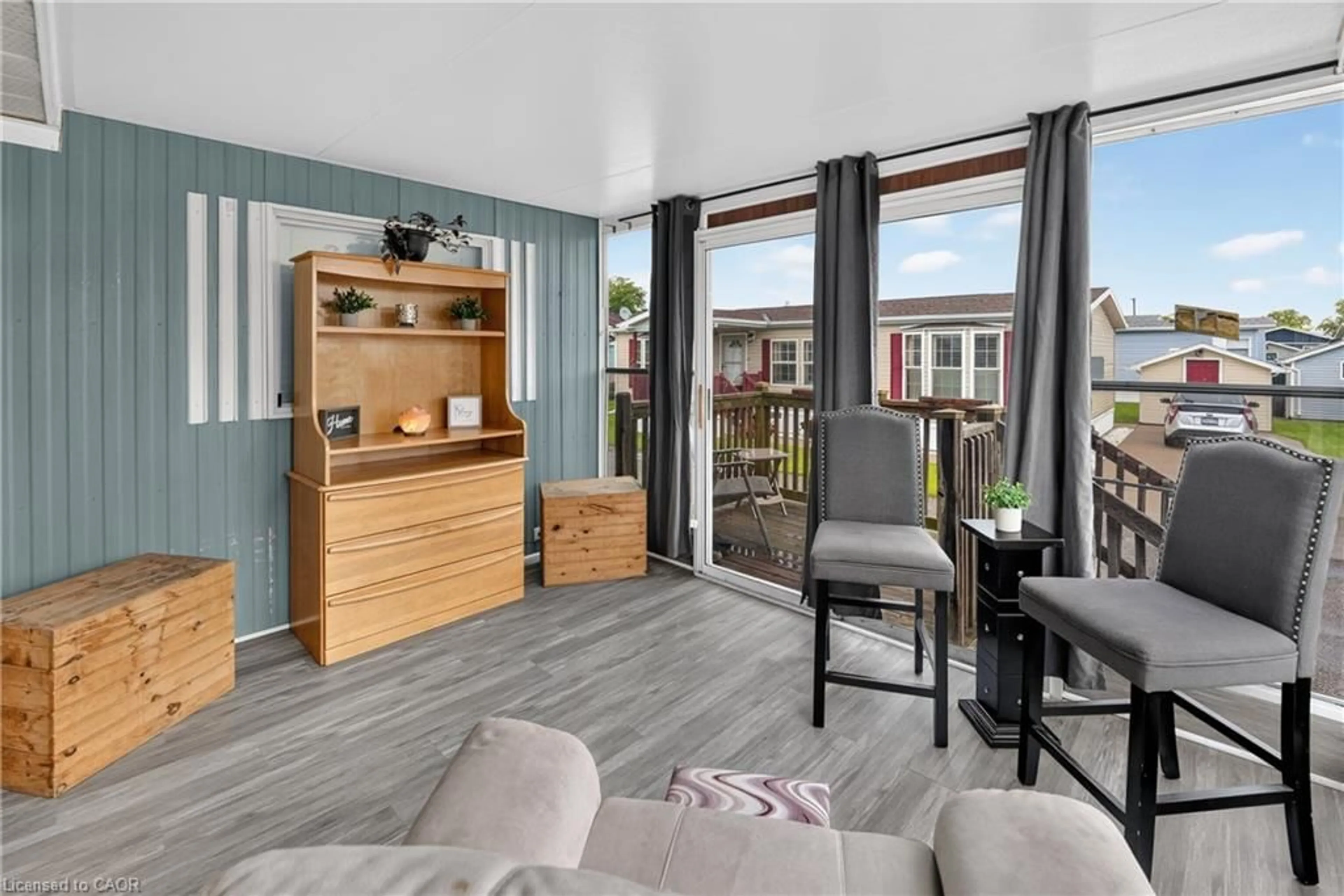 Living room with furniture, wood/laminate floor for 3033 Townline Rd #267, Stevensville Ontario L0S 1S1